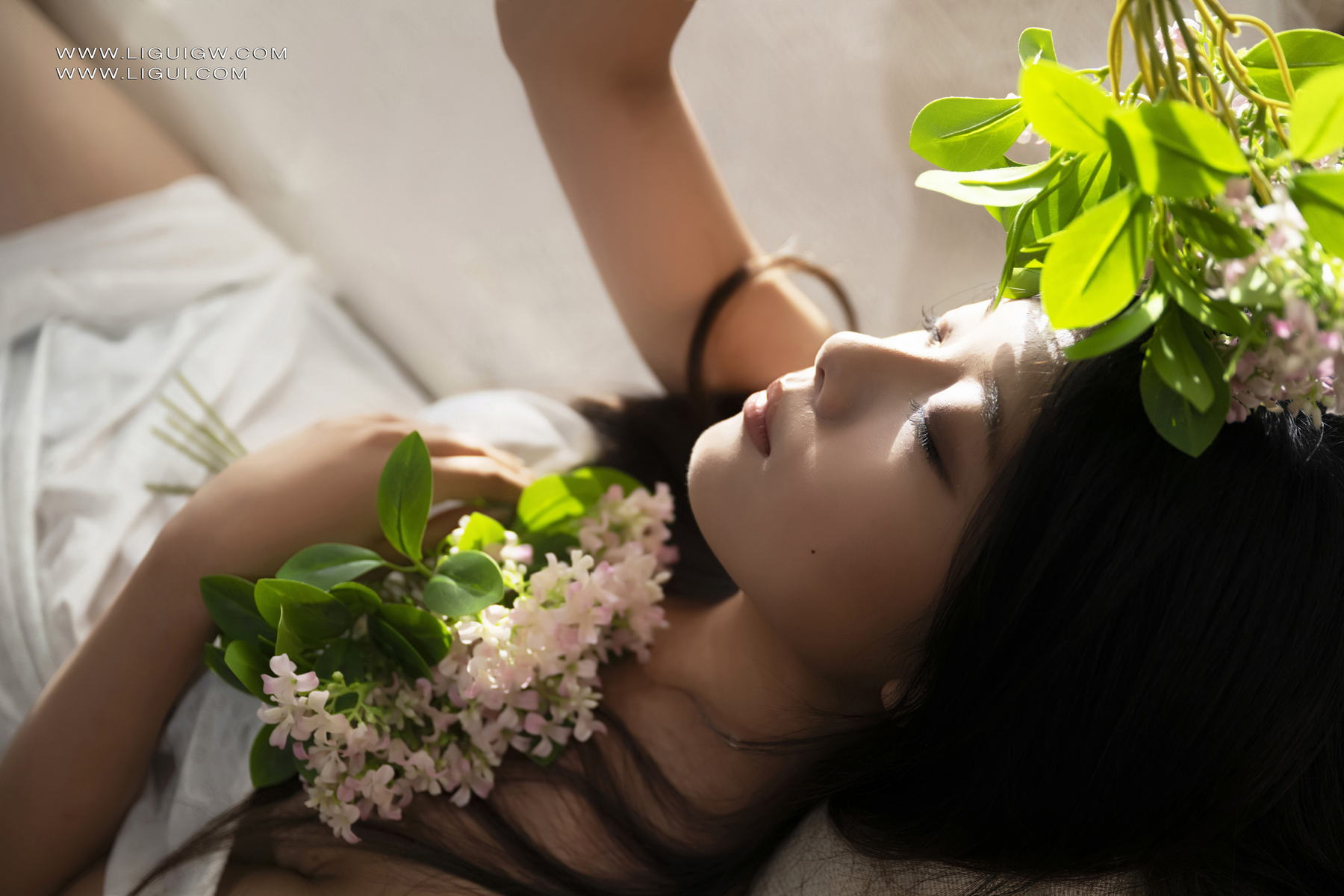 [Ligui丽柜] 2025.09.01《清纯欲动邻家女孩》 Yiyi第9张