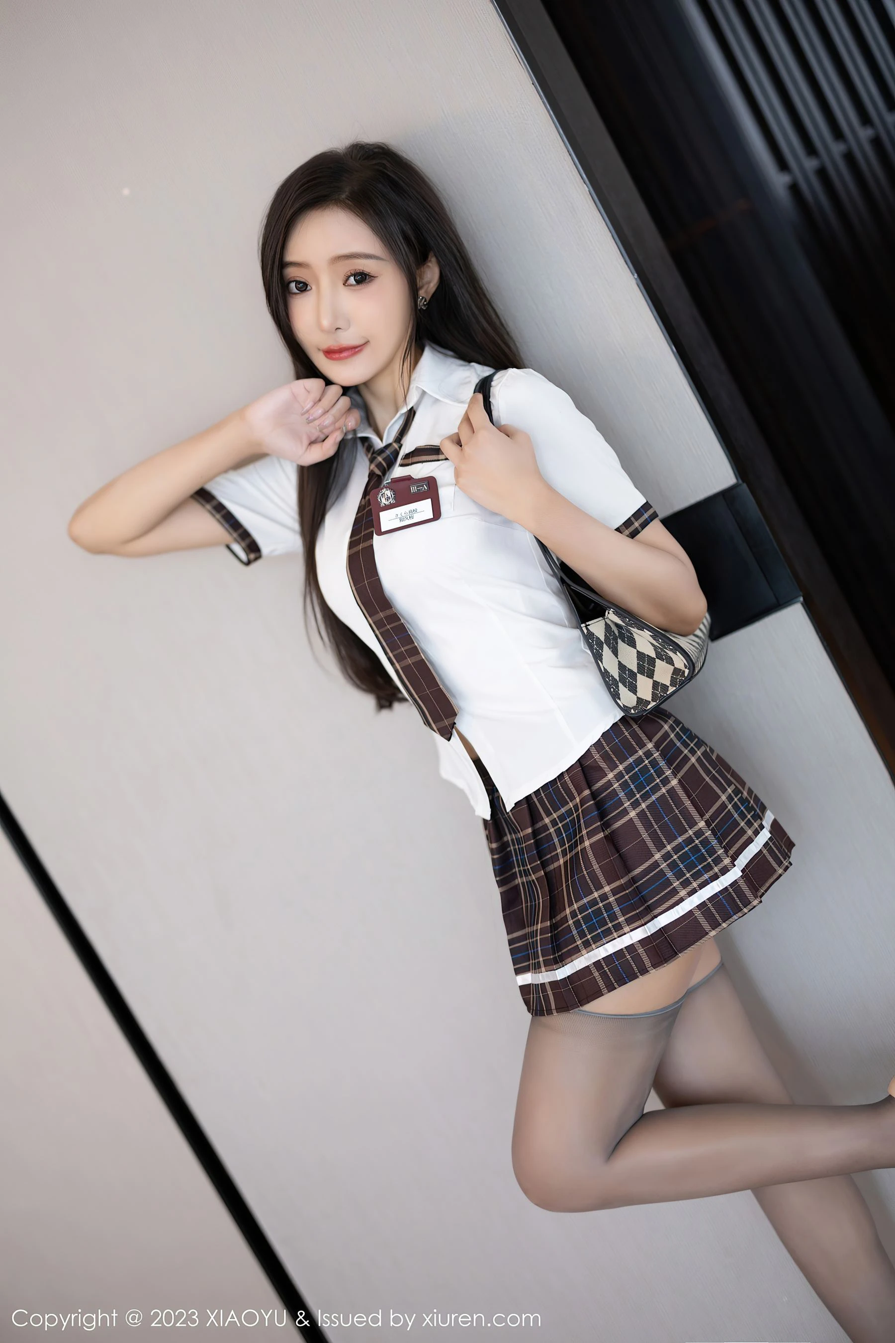  语画界 VOL.1001 王馨瑶yanni 制服美腿第6张