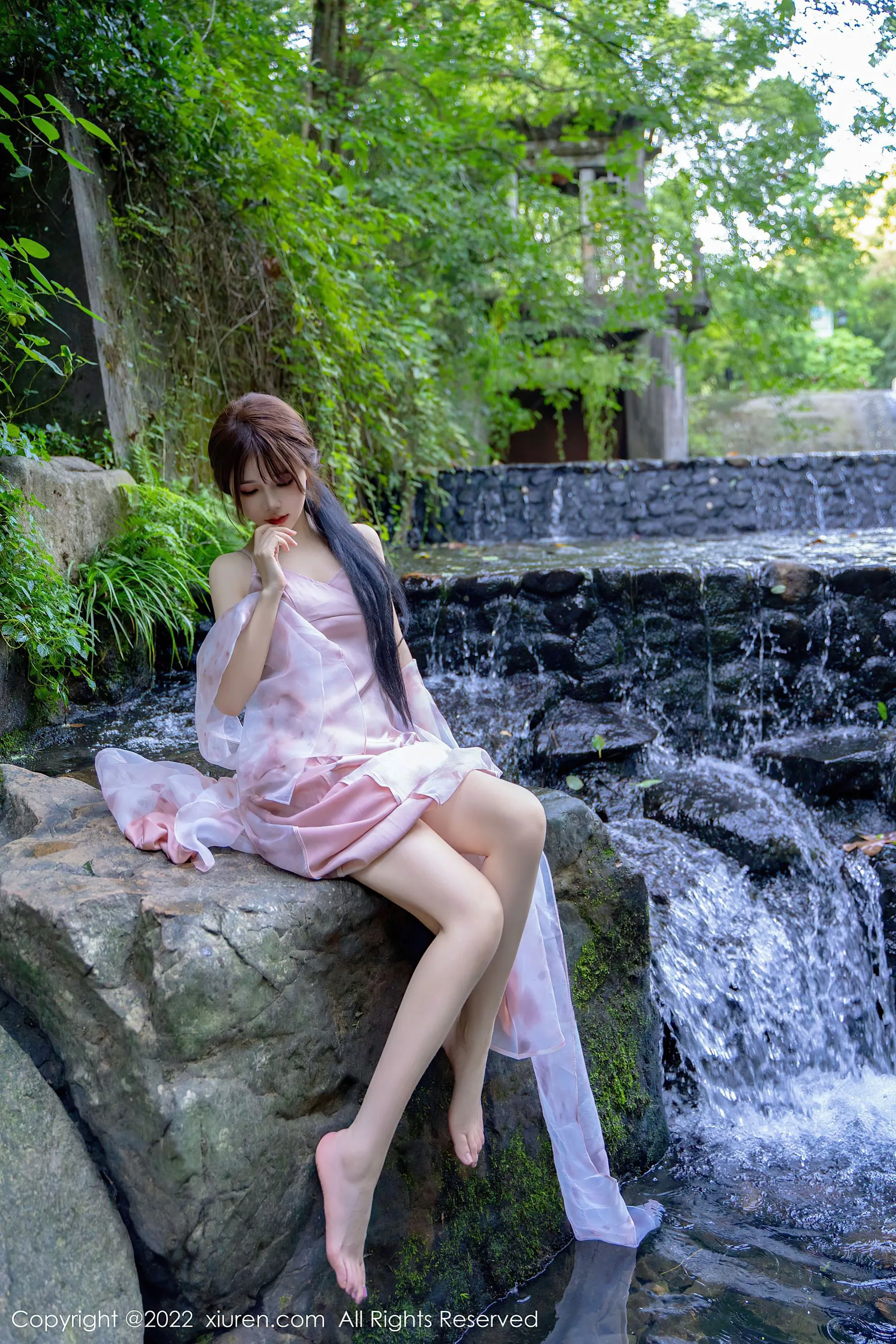  秀人网 No.5690 婠婠么 美腿长裙第10张