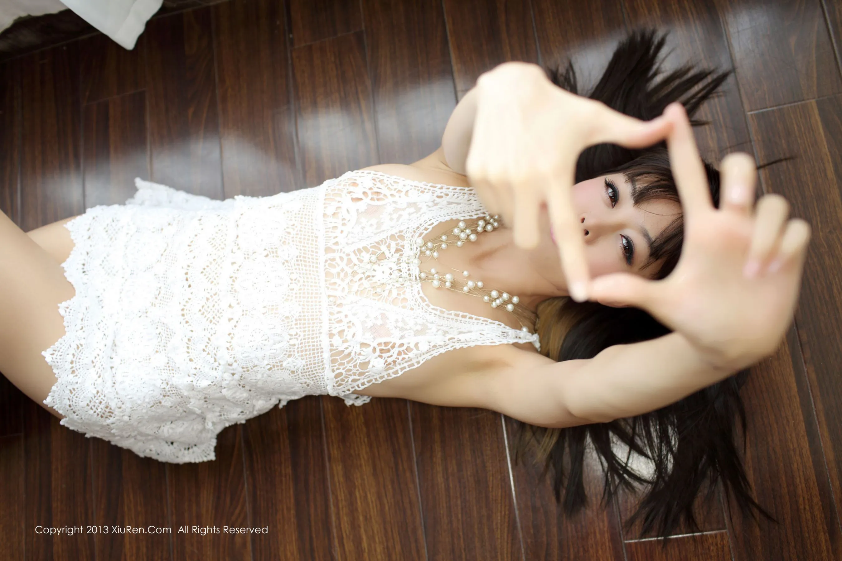  杜Viki《酒店拍摄 三套装》 秀人网 No.001第16张