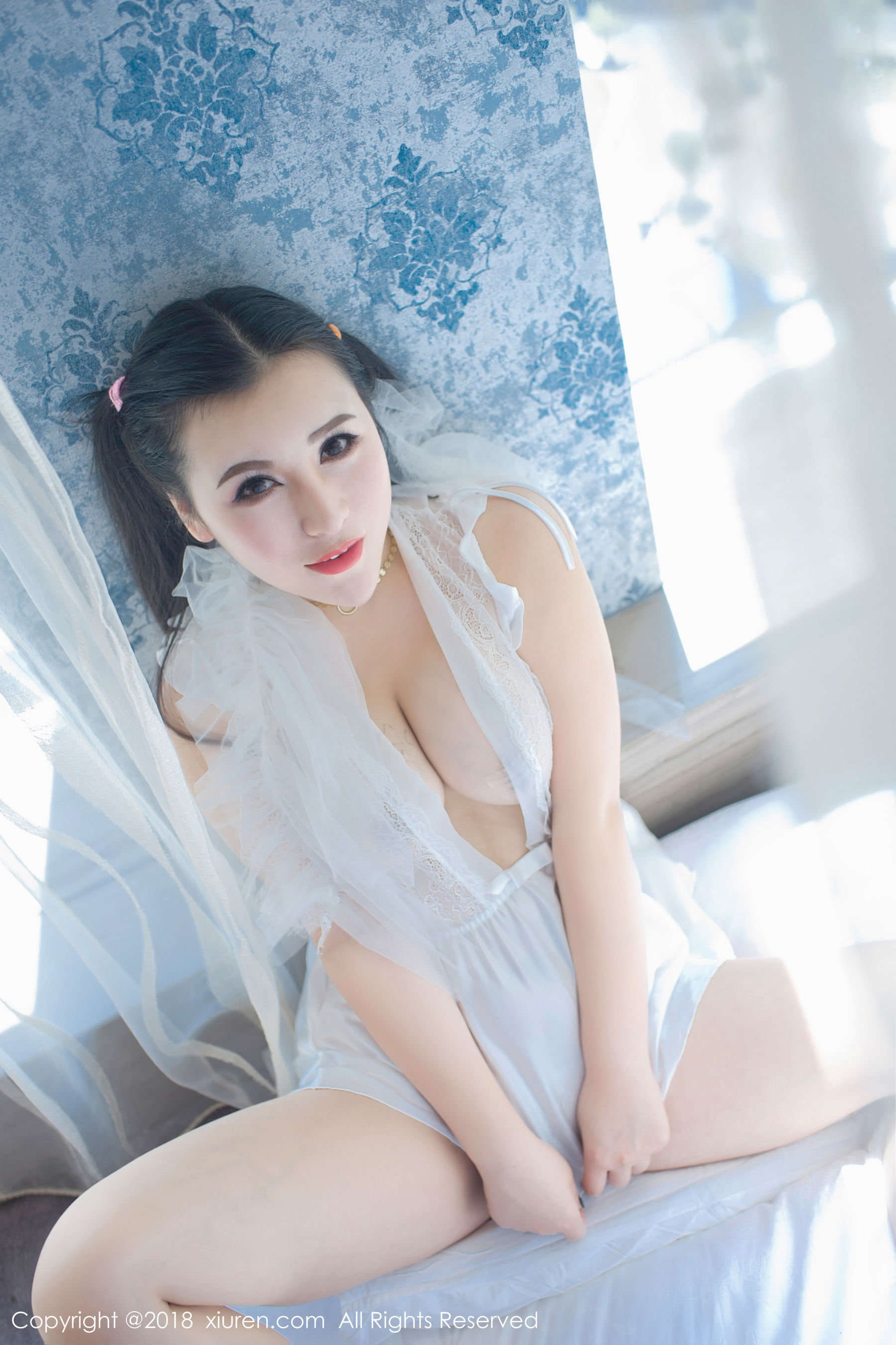 MODEL伊若《蕾丝开胸睡衣和蓝色死库水》 XiuRen 秀人网 No.1034第9张