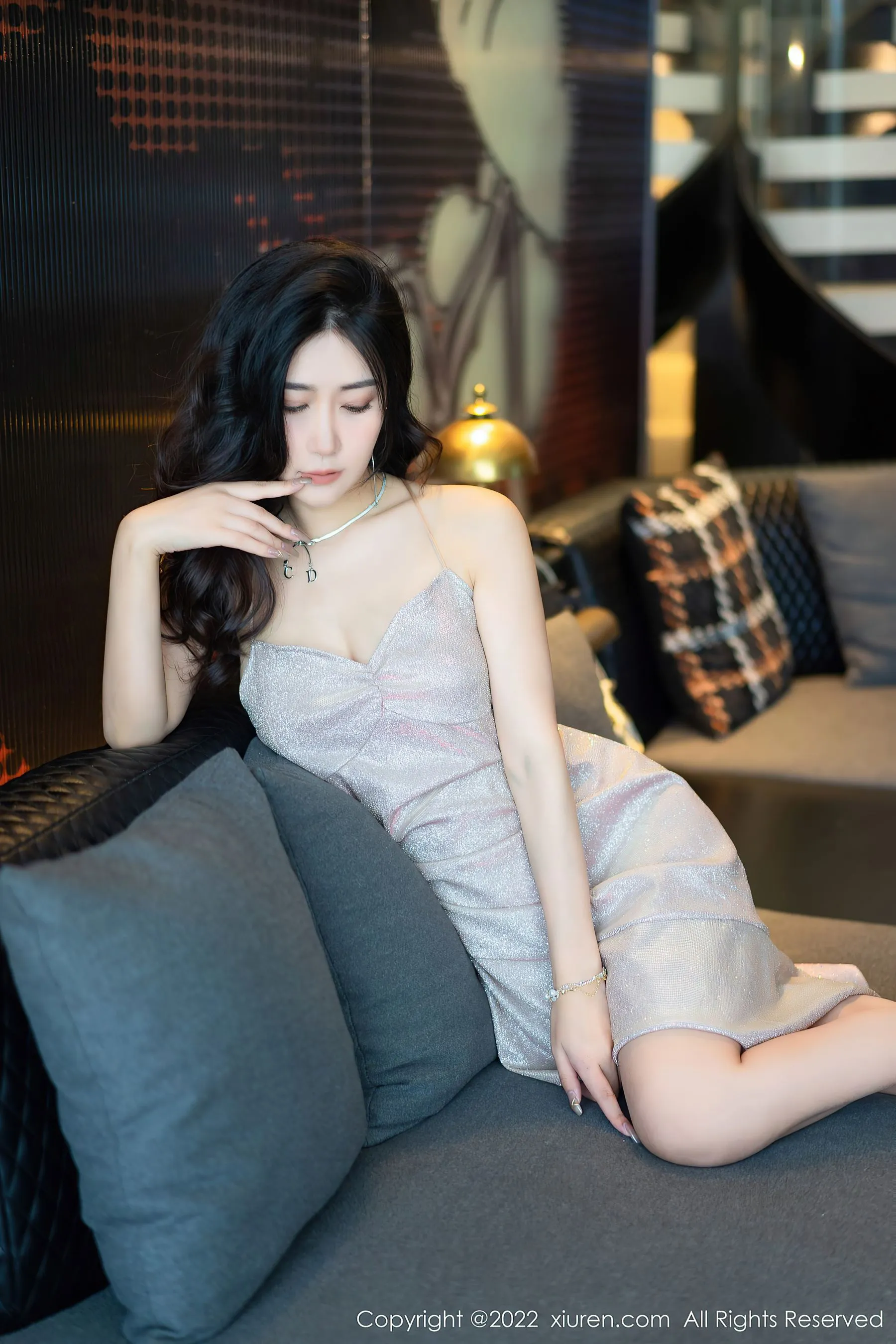  秀人网 No.5659 laura阿姣 吊带裙美腿第18张