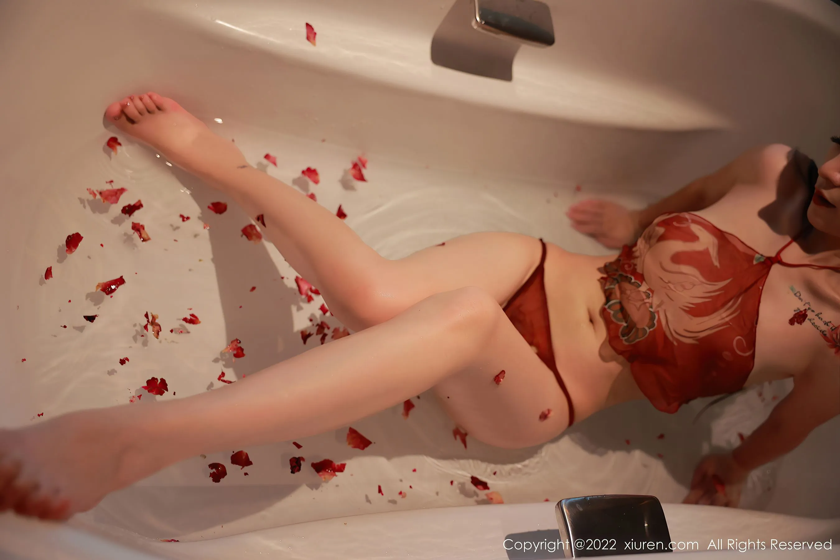  秀人网 No.5682 Hebe韩心雨第16张