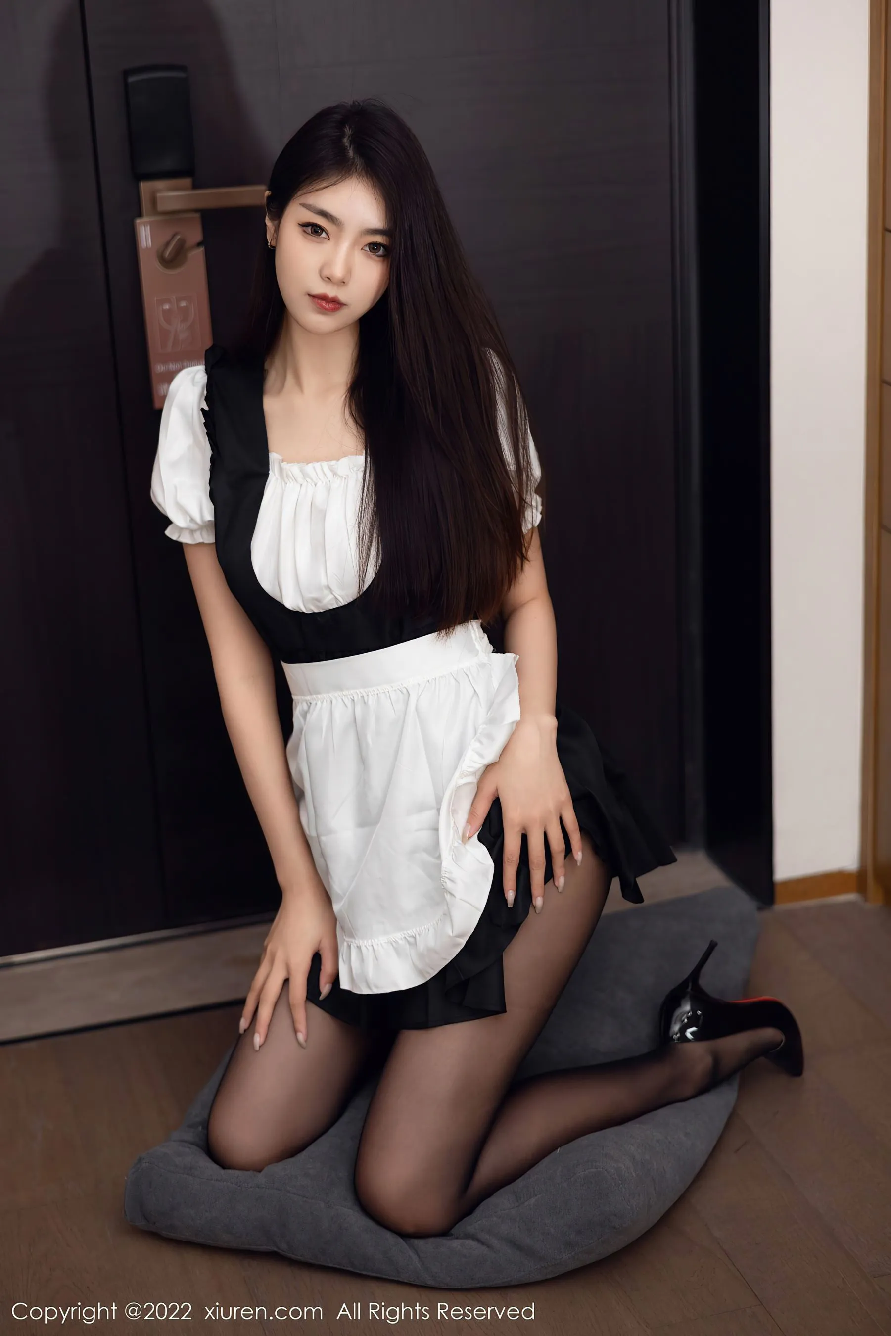  秀人网 No.5706 可樂Vicky 黑丝美腿