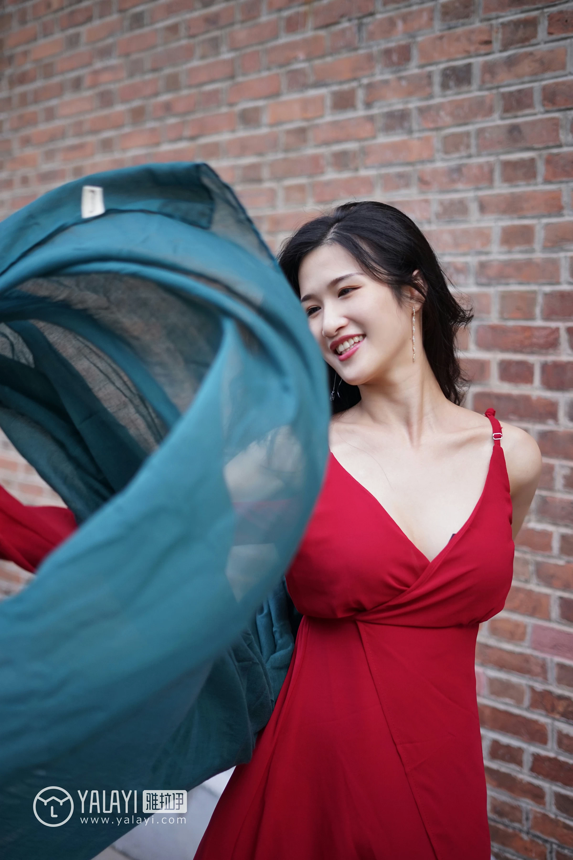 [YALAYI雅拉伊]NO.040 浮光掠影 半梦半醒 塔塔 吊带连衣裙加粉色蕾丝内衣性感私房写真集第4张