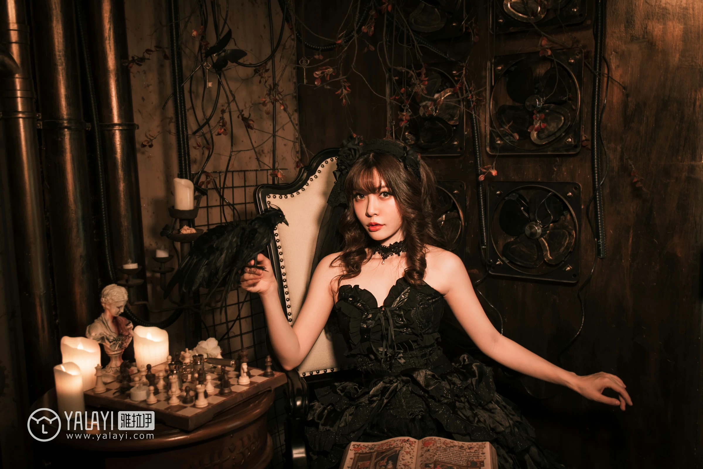 [YALAYI雅拉伊]NO.046 洛丽塔 阳阳 黑色抹胸塑身连衣裙性感私房写真集第4张