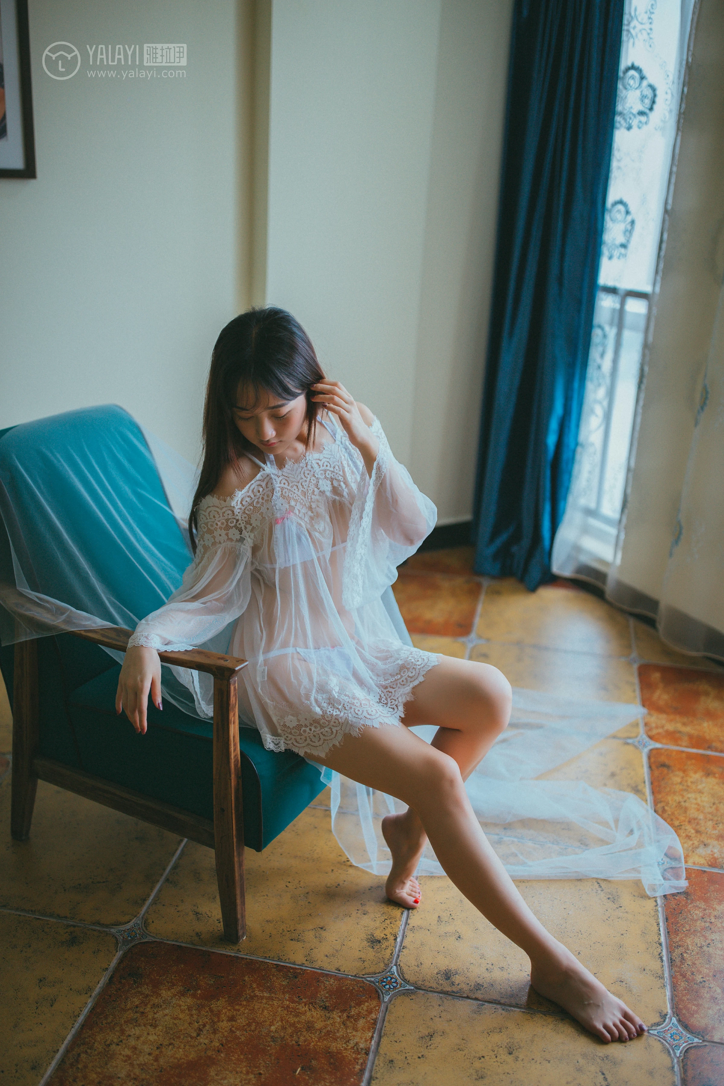 [YALAYI雅拉伊]NO.093 蓝色恋人 伊伊小仙女 白色透视睡衣加蕾丝情趣内衣性感私房写真集第1张