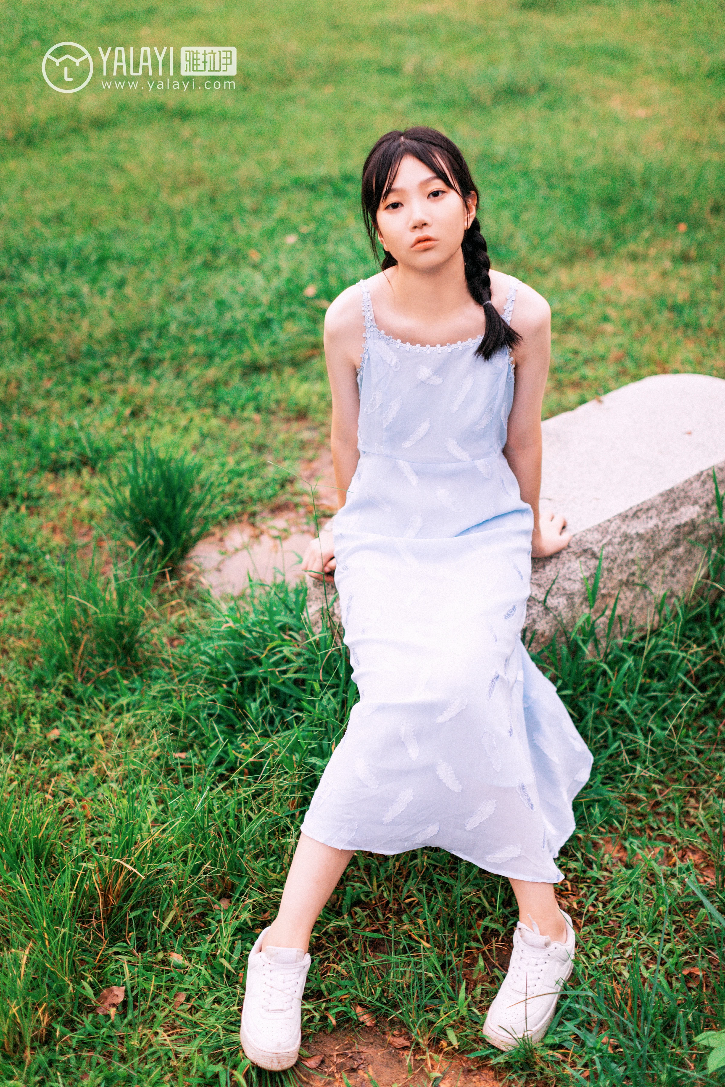 [YALAYI雅拉伊]NO.082 绿喜青花 Doubleyu 淡蓝色吊带连衣裙清纯可爱私房写真集第10张