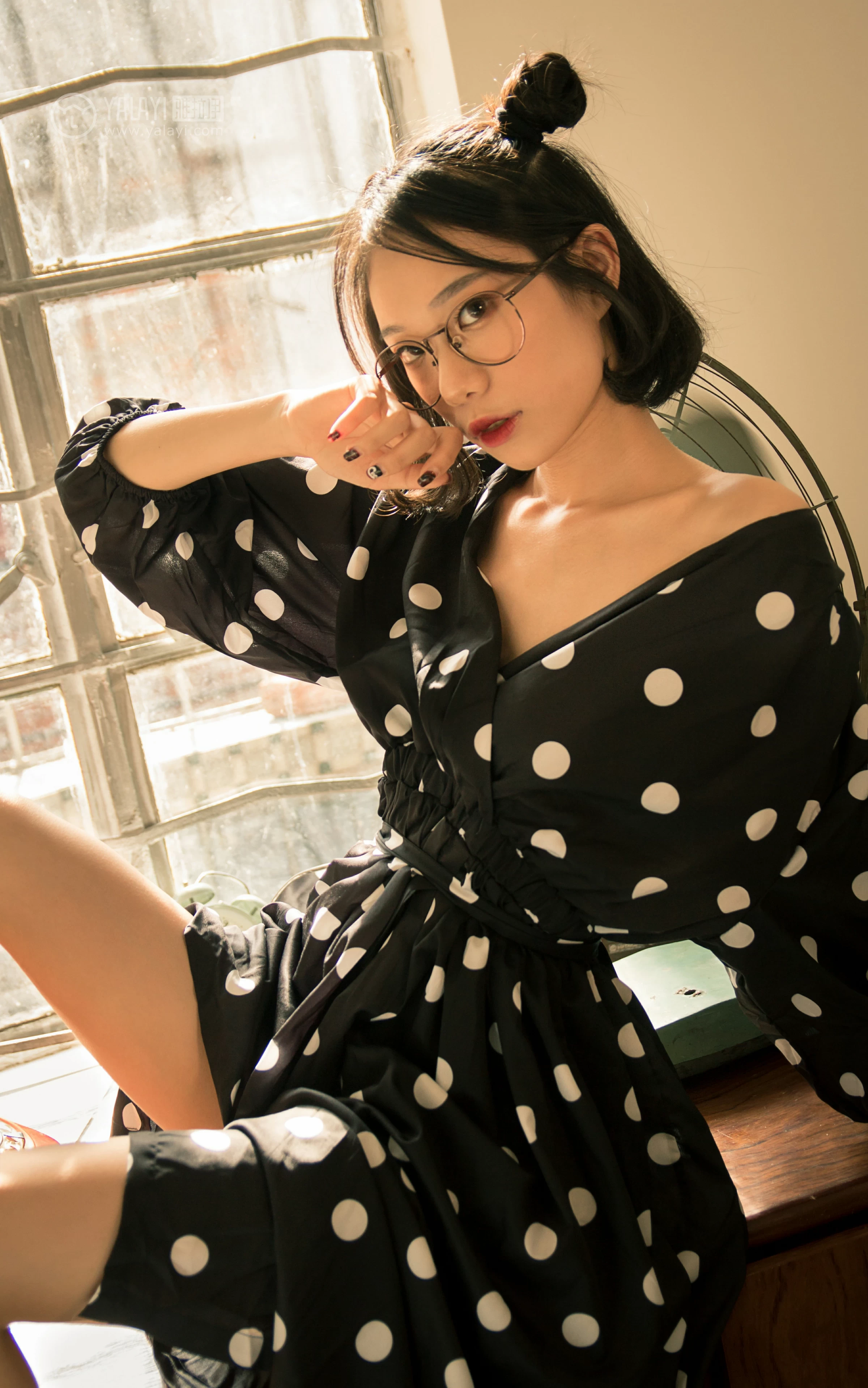 [YALAYI雅拉伊]NO.114 双面伊人 琳琳 琛琛 居家睡衣性感私房写真集第11张