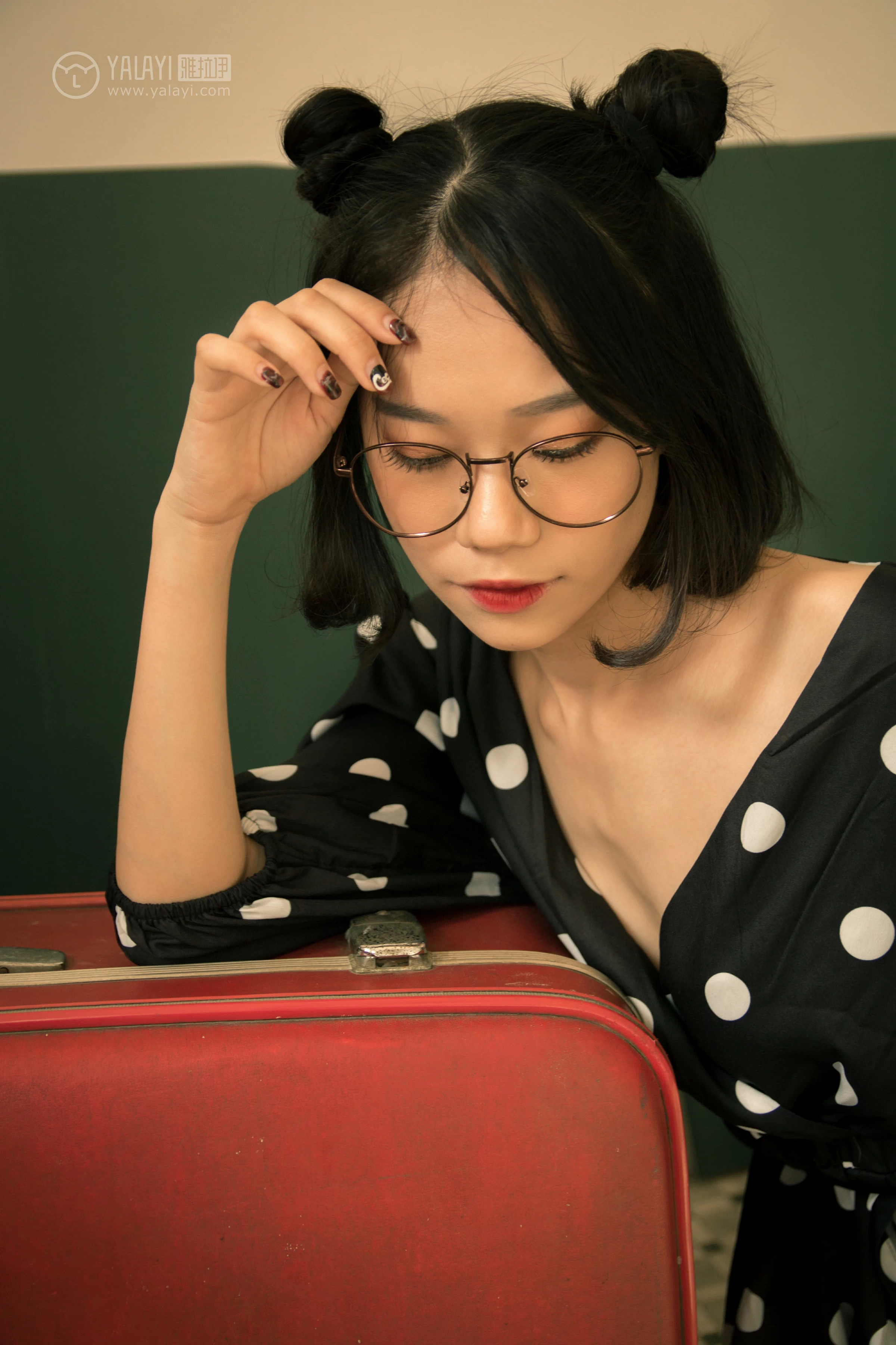 [YALAYI雅拉伊]NO.114 双面伊人 琳琳 琛琛 居家睡衣性感私房写真集第14张