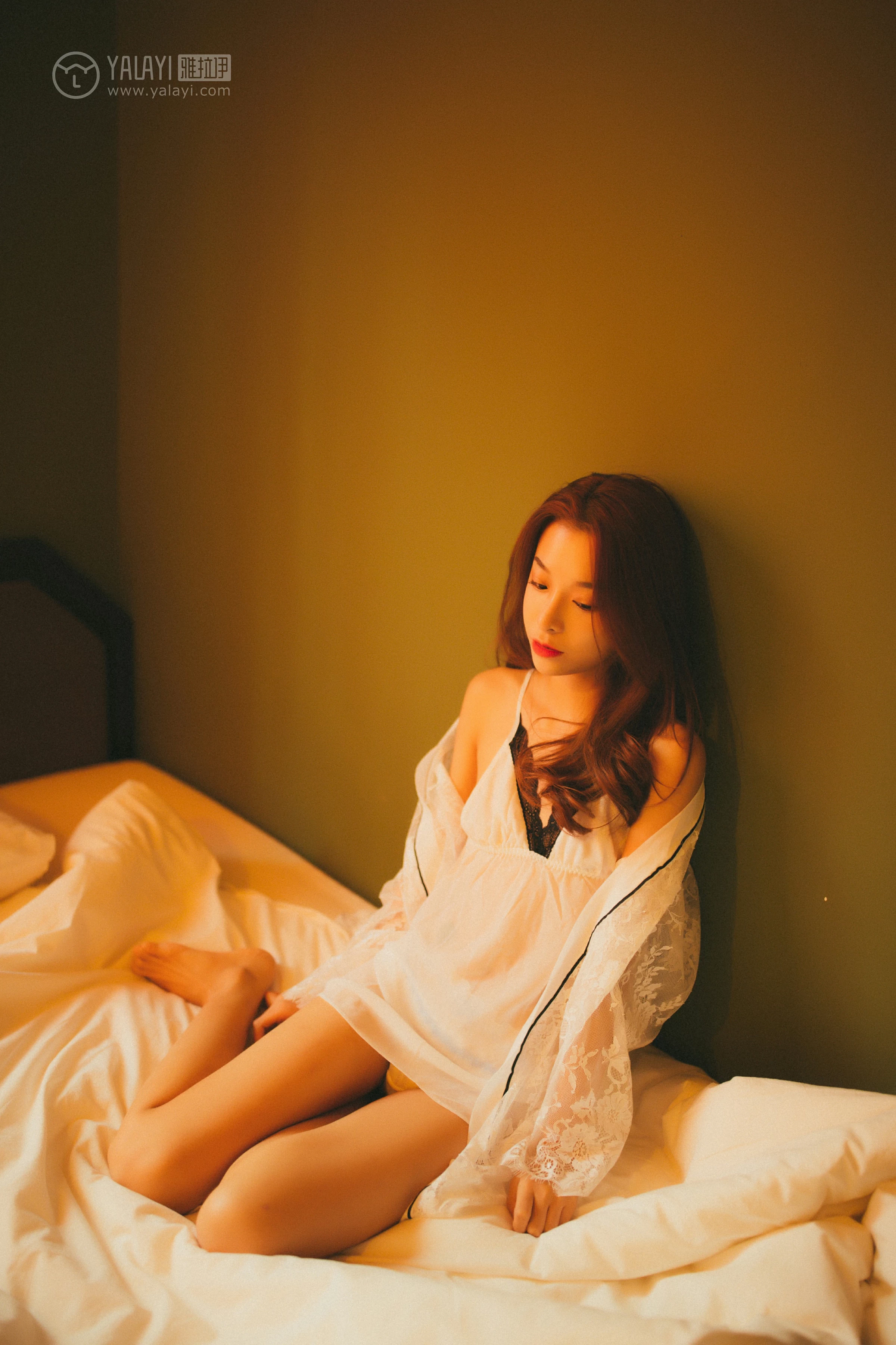 [YALAYI雅拉伊]NO.116 我在等你 倩微微 透视镂空睡衣加白色蕾丝情趣内衣性感私房写真集第16张