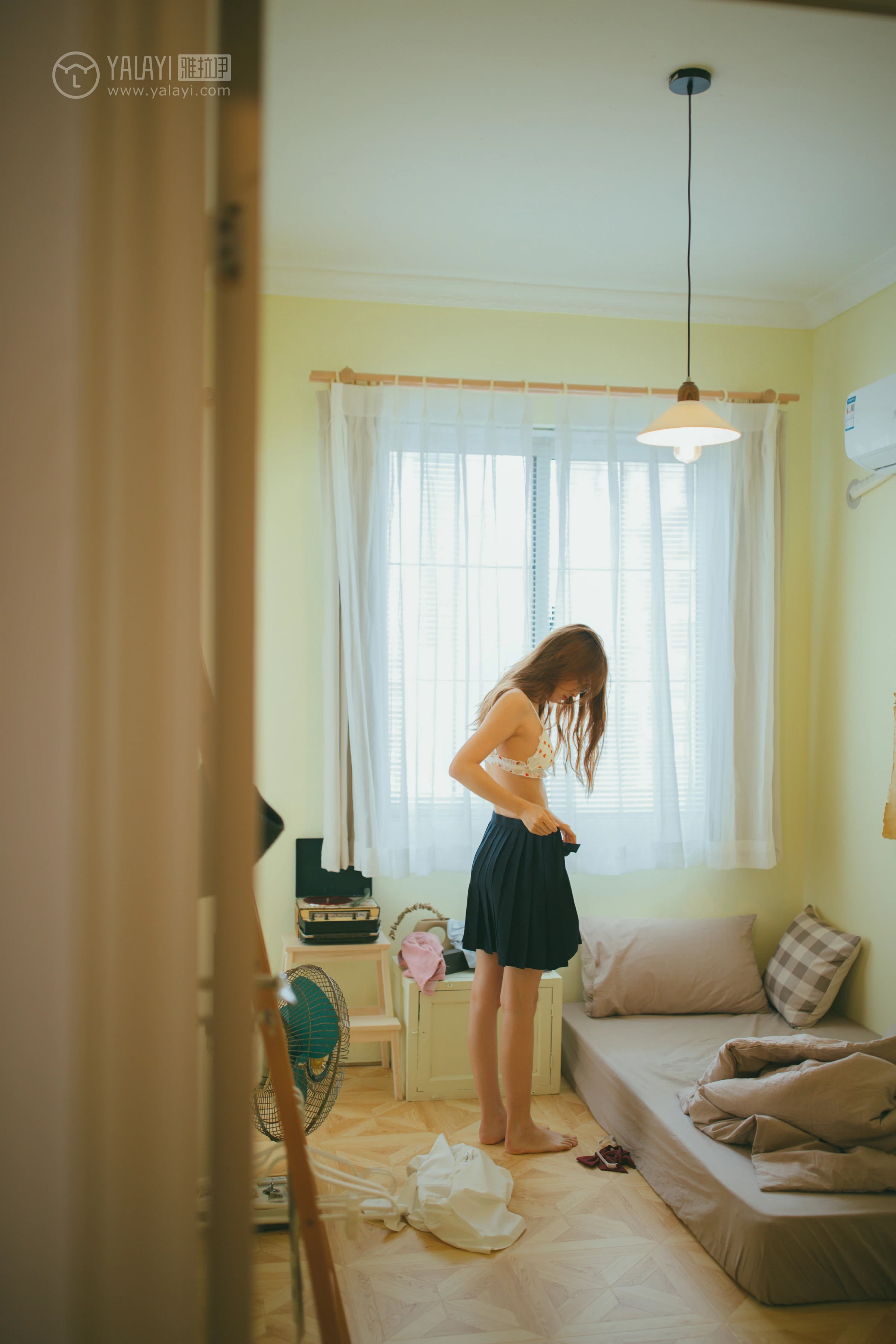 [YALAYI雅拉伊]NO.121 宅女 丸糯糯 白色情趣内衣与高中女生制服性感私房写真集第17张