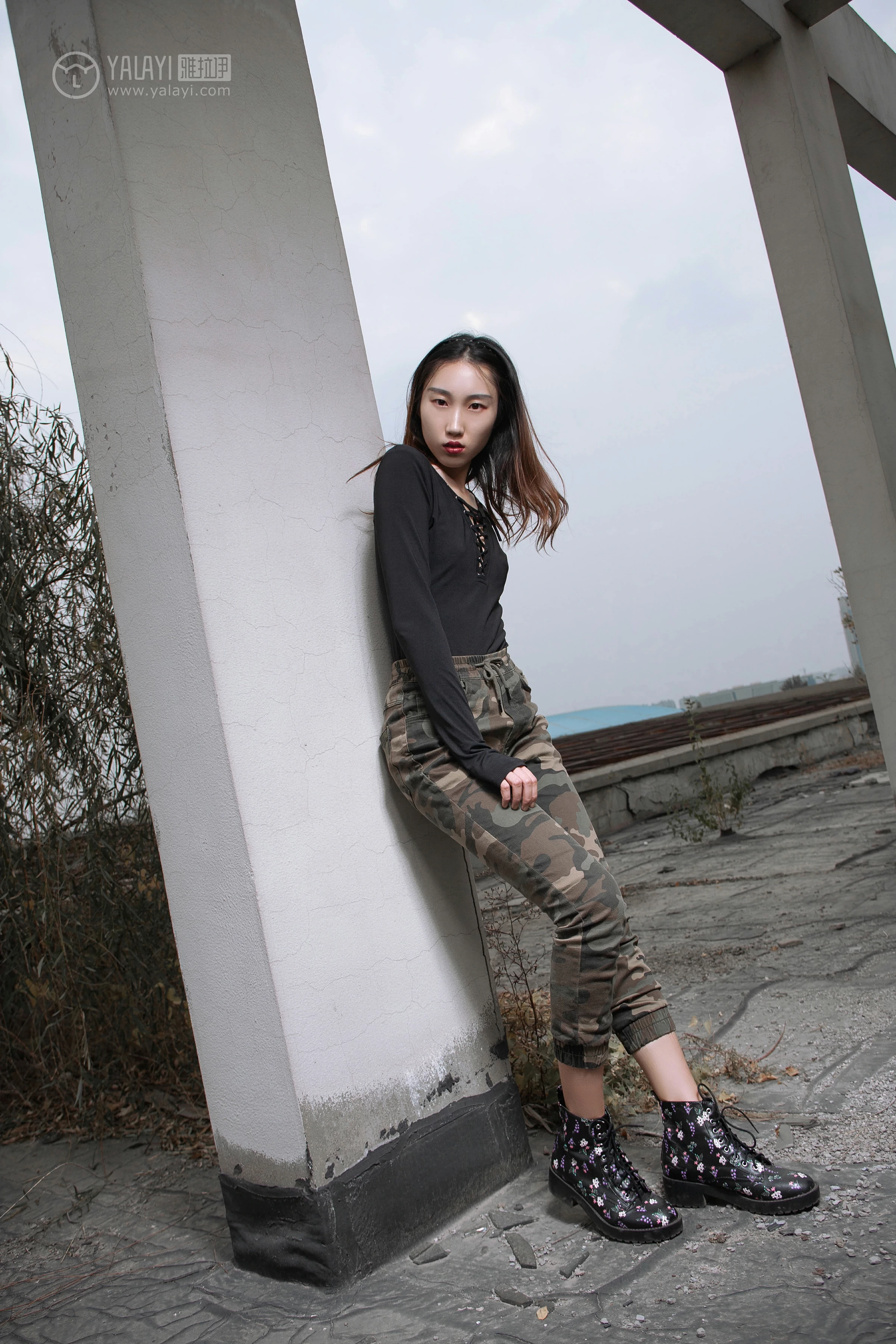 [YALAYI雅拉伊]NO.122 黑色禁地 熏儿 黑色紧身连体衣性感私房写真集第2张