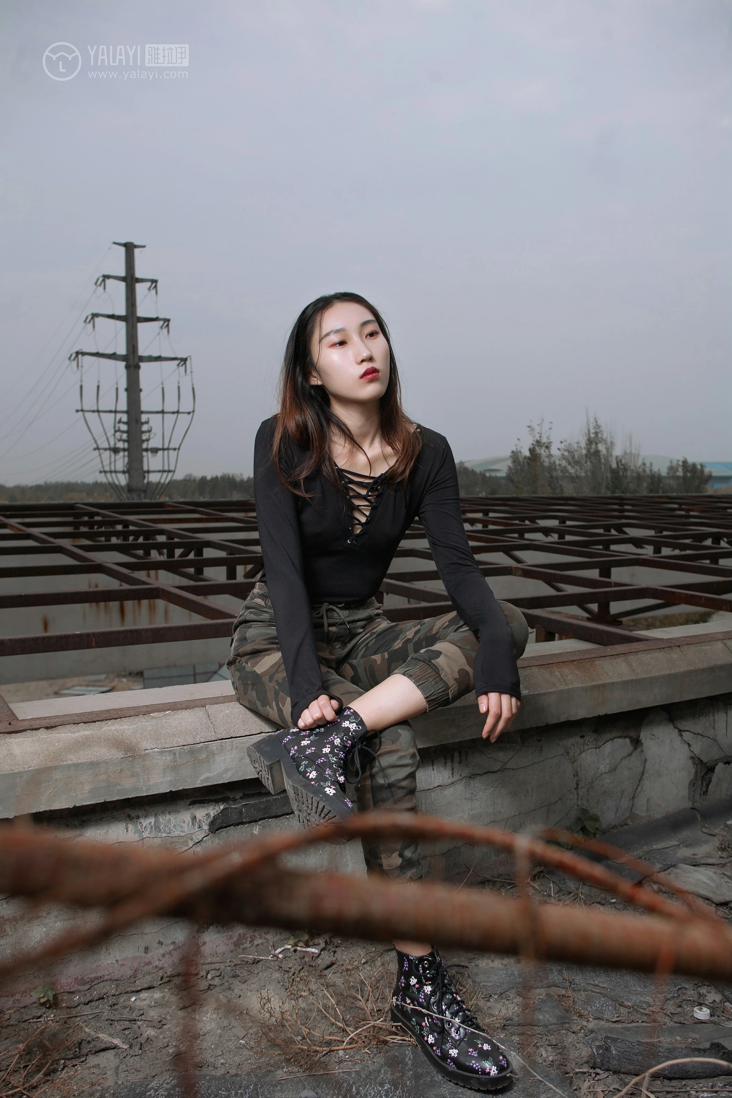 [YALAYI雅拉伊]NO.122 黑色禁地 熏儿 黑色紧身连体衣性感私房写真集第2张