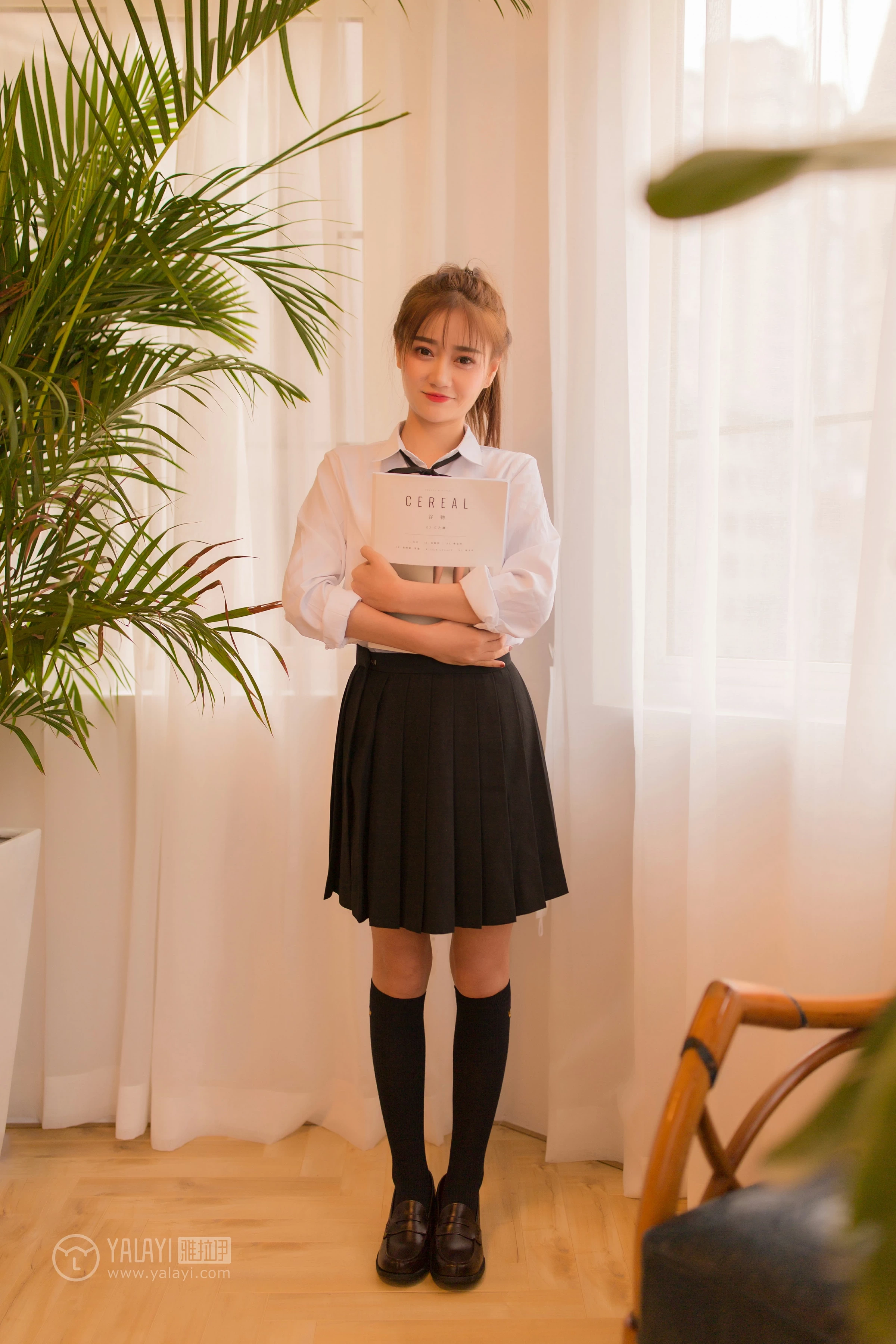 [YALAYI雅拉伊]NO.138 粉黛少女 李诗雨 高中女生制服与短裙加白色内衣性感私房写真集第2张