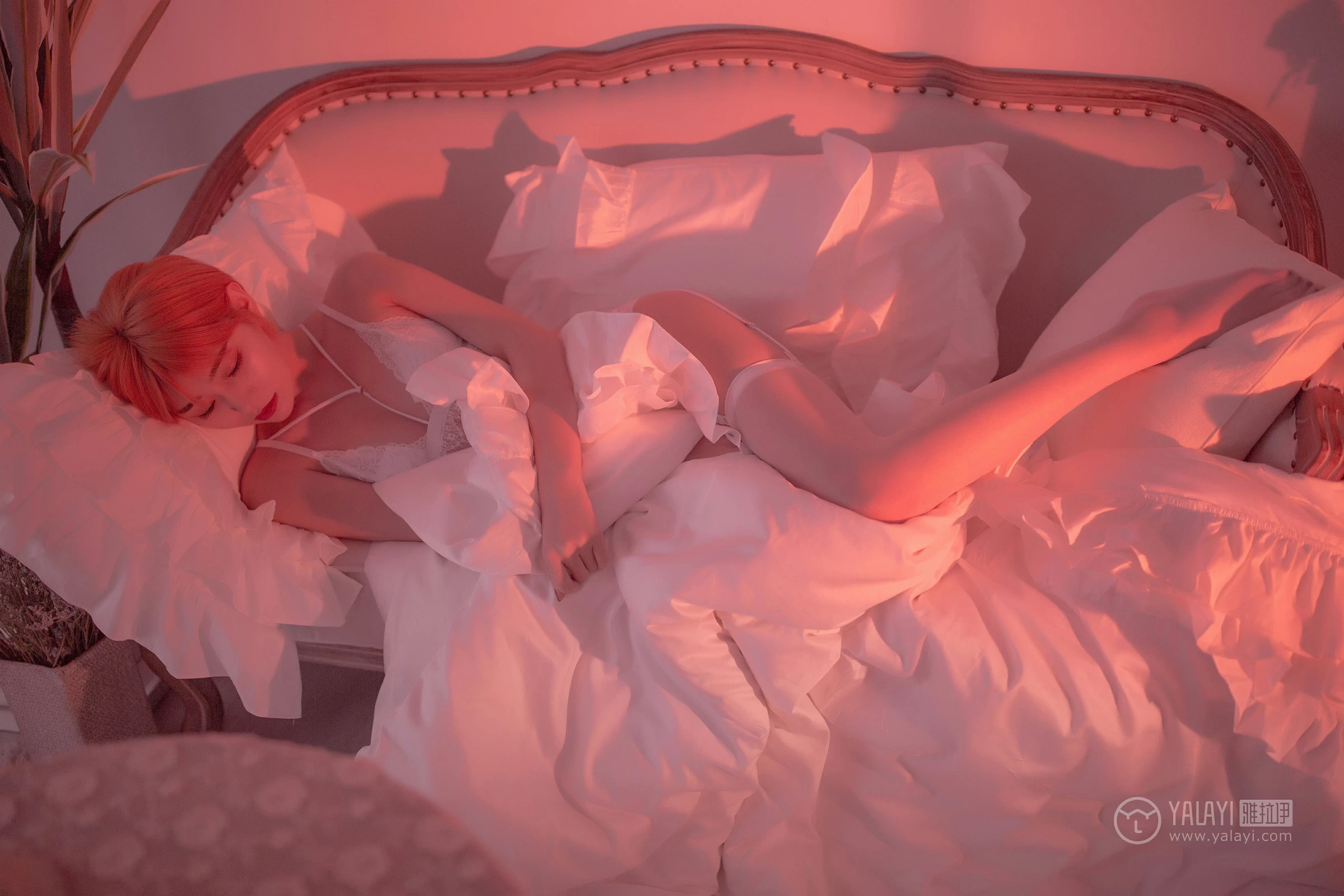 [YALAYI雅拉伊]NO.162 轻奢主义 静静 白色蕾丝情趣内衣加白色丝袜美腿性感私房写真集第8张