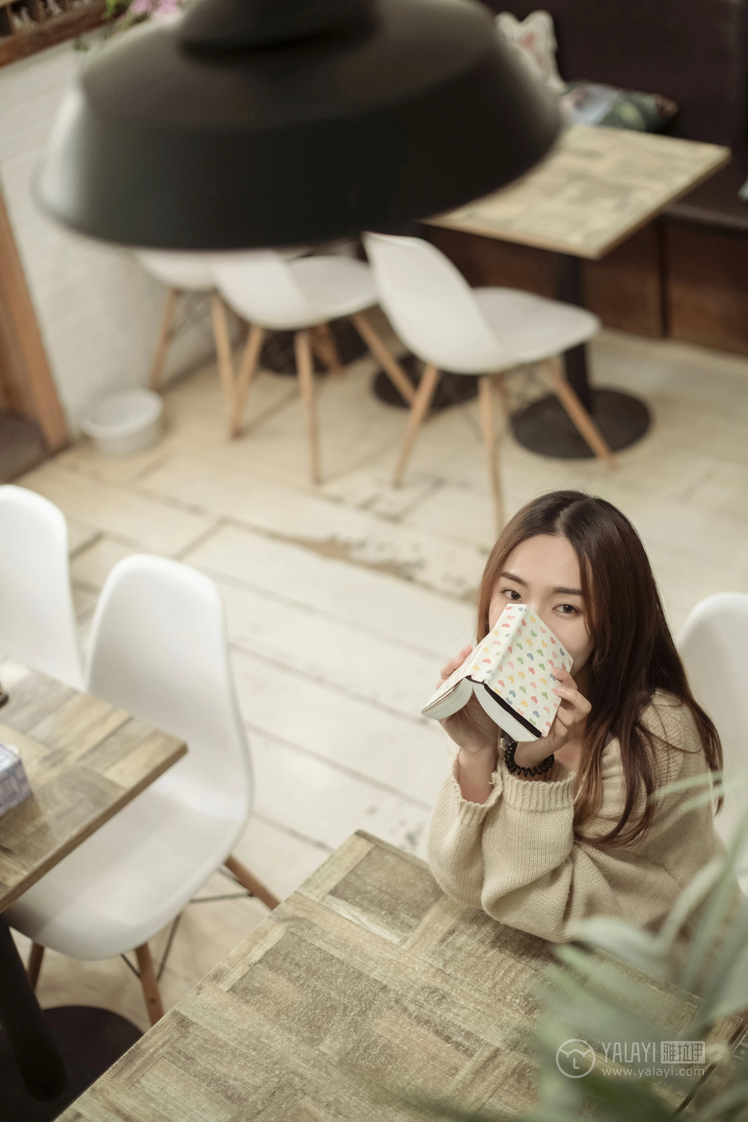 [YALAYI雅拉伊]No.175 不如和我虚度时光 白日梦 米色外套加灰色吊带连衣裙性感私房写真集第3张