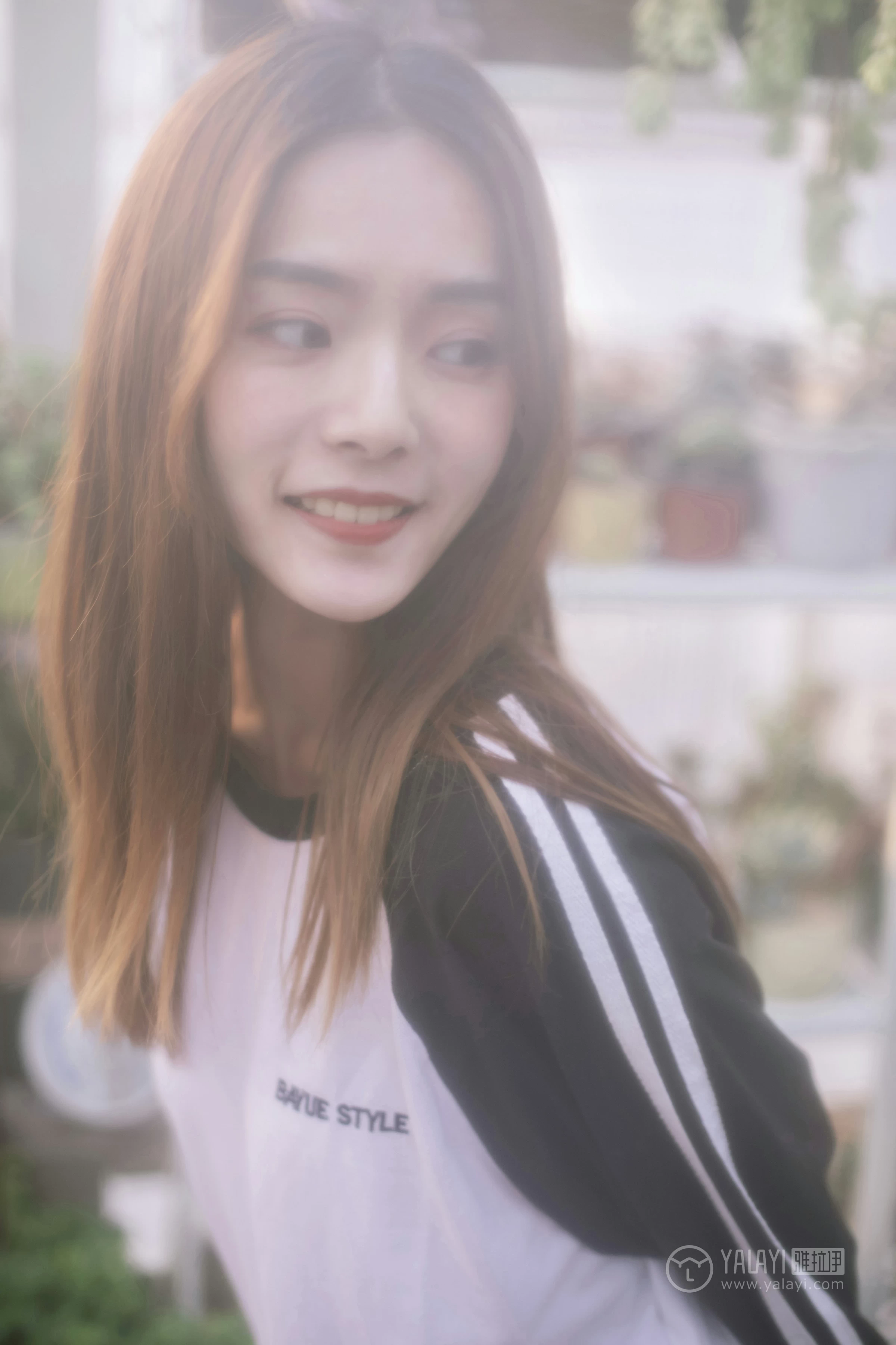 [YALAYI雅拉伊] No.180 我想有个花园 白日梦 黑白卫衣加紧身牛仔裤清纯可爱私房写真集第5张