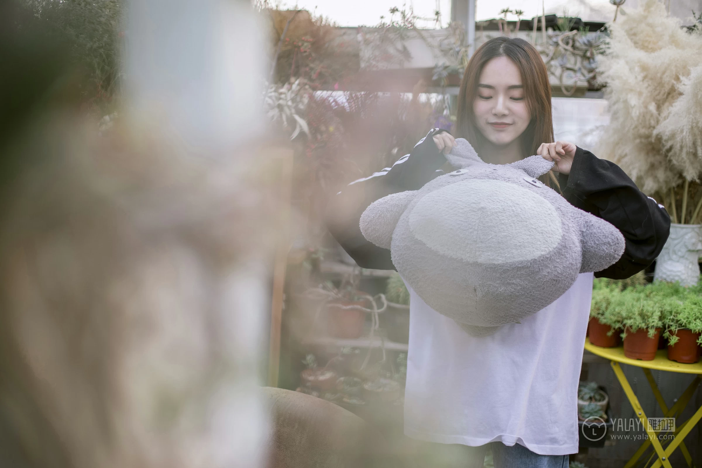 [YALAYI雅拉伊] No.180 我想有个花园 白日梦 黑白卫衣加紧身牛仔裤清纯可爱私房写真集第13张