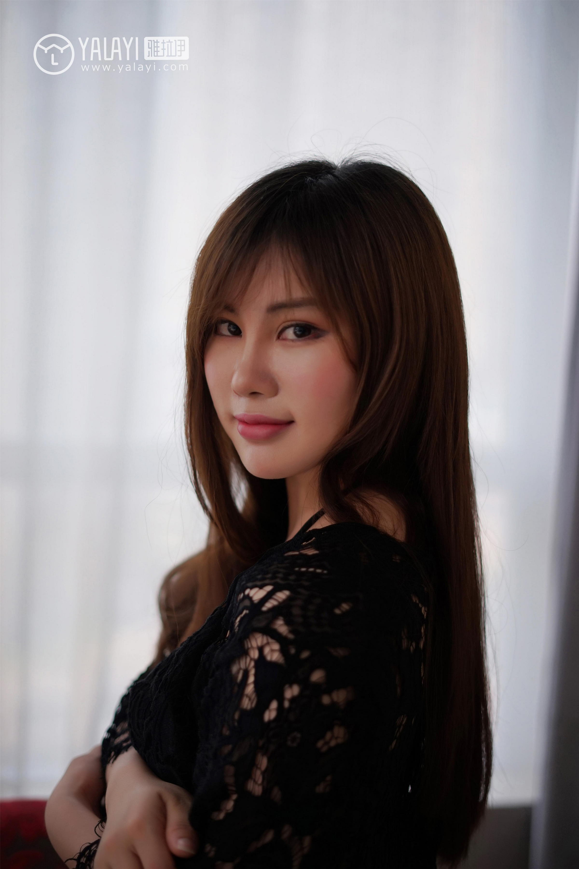 [YALAYI雅拉伊]NO.008 睡衣私房 艾妮妮 粉色裸背吊带连衣裙与黑色透视镂空睡衣性感私房写真集第10张