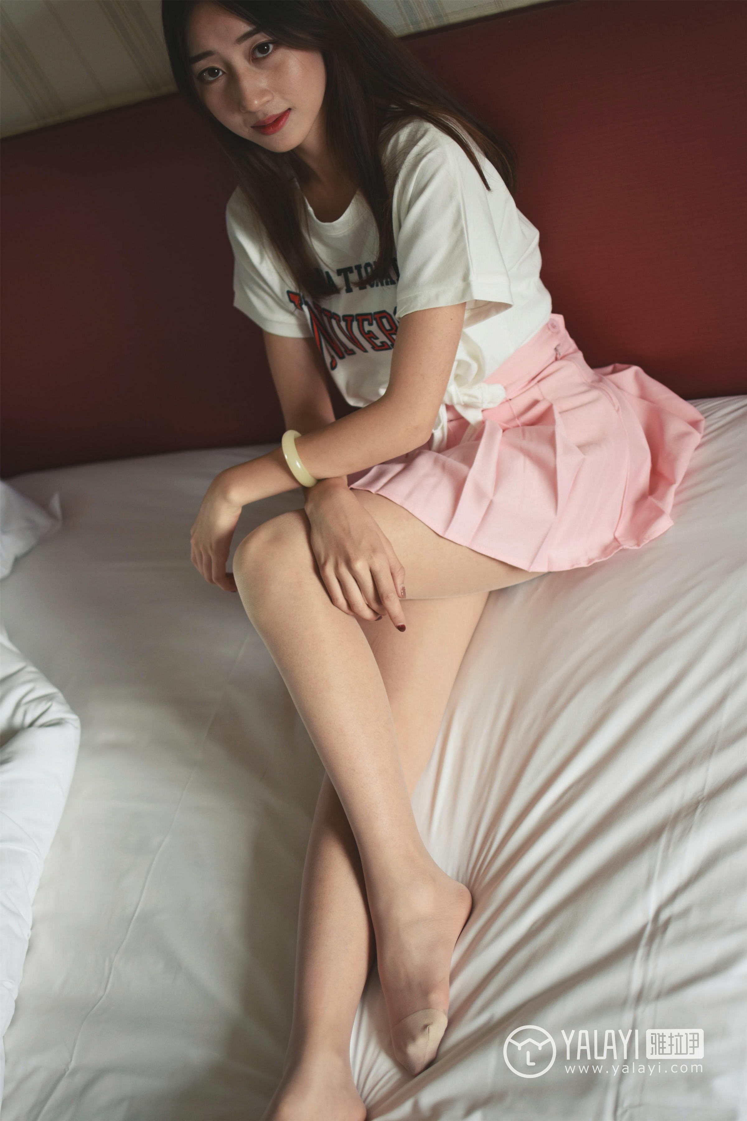 [YALAYI雅拉伊]NO.010 可爱啦啦队服 木晓雨 白色短袖与粉色短裙加肉色丝袜美腿性感私房写真集第22张