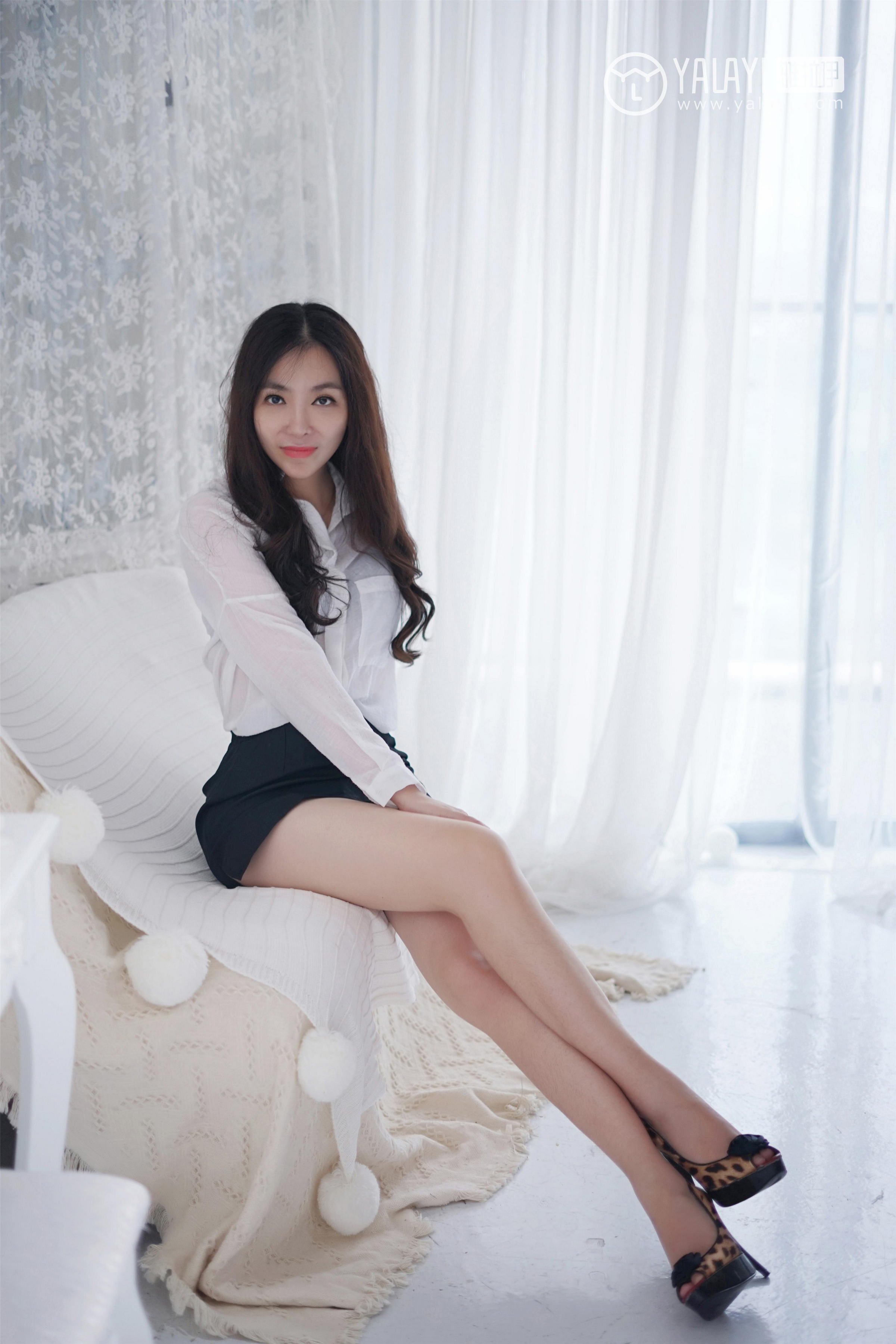 [YALAYI雅拉伊]NO.012 韵味美腿丽人 沈紫云 白色透视衬衫加黑色短裙性感私房写真集第4张