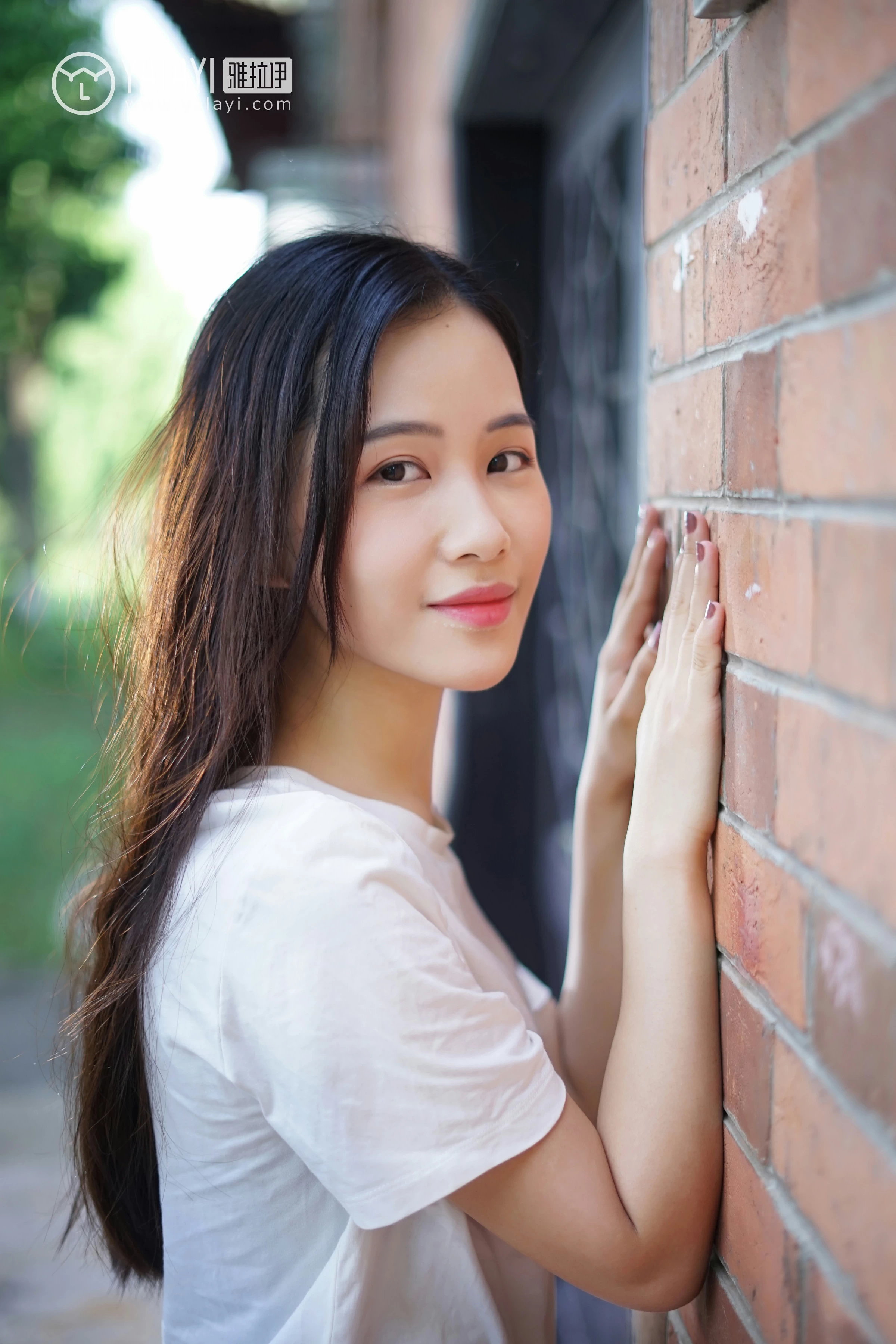 [YALAYI雅拉伊]NO.027 校园邂逅 卡柔 白色短袖加灰色短裙与吊带连衣裙性感私房写真集第5张