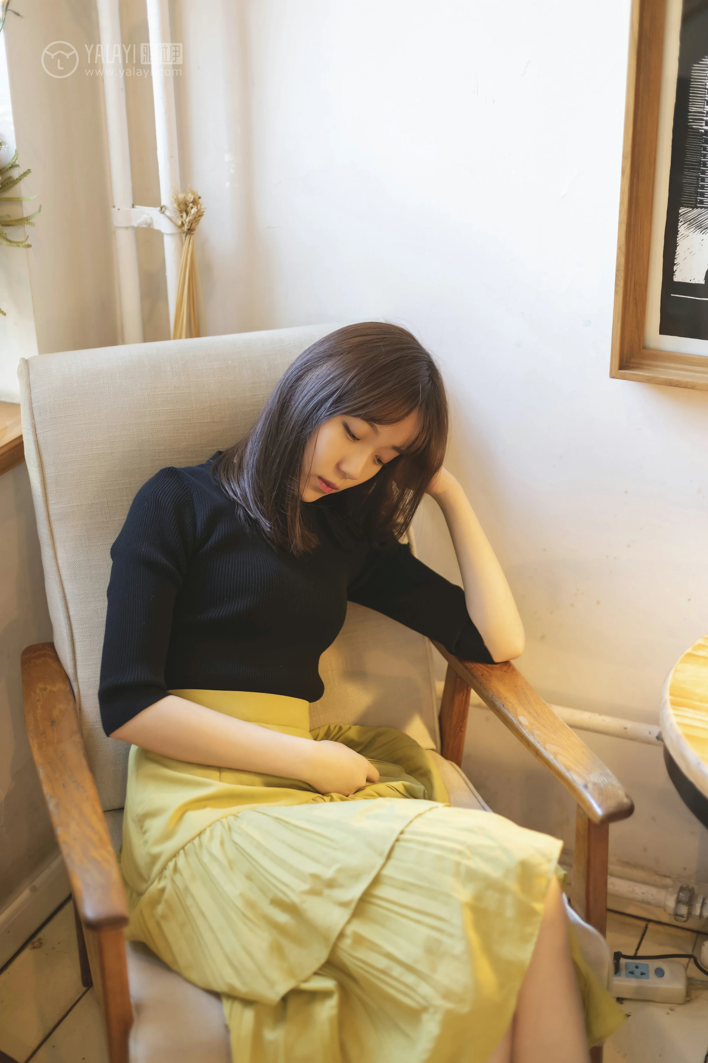 [YALAYI雅拉伊]No.265 旧情 刘开心 黑色紧身上衣加橙色短裙性感私房写真集第7张