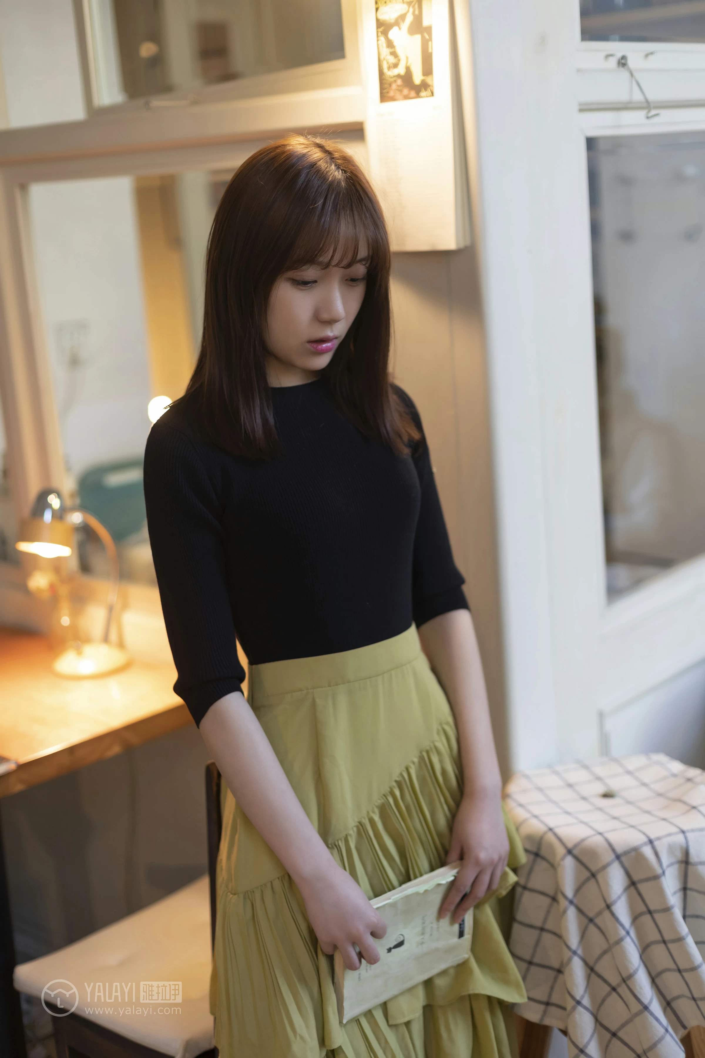 [YALAYI雅拉伊]No.265 旧情 刘开心 黑色紧身上衣加橙色短裙性感私房写真集第11张