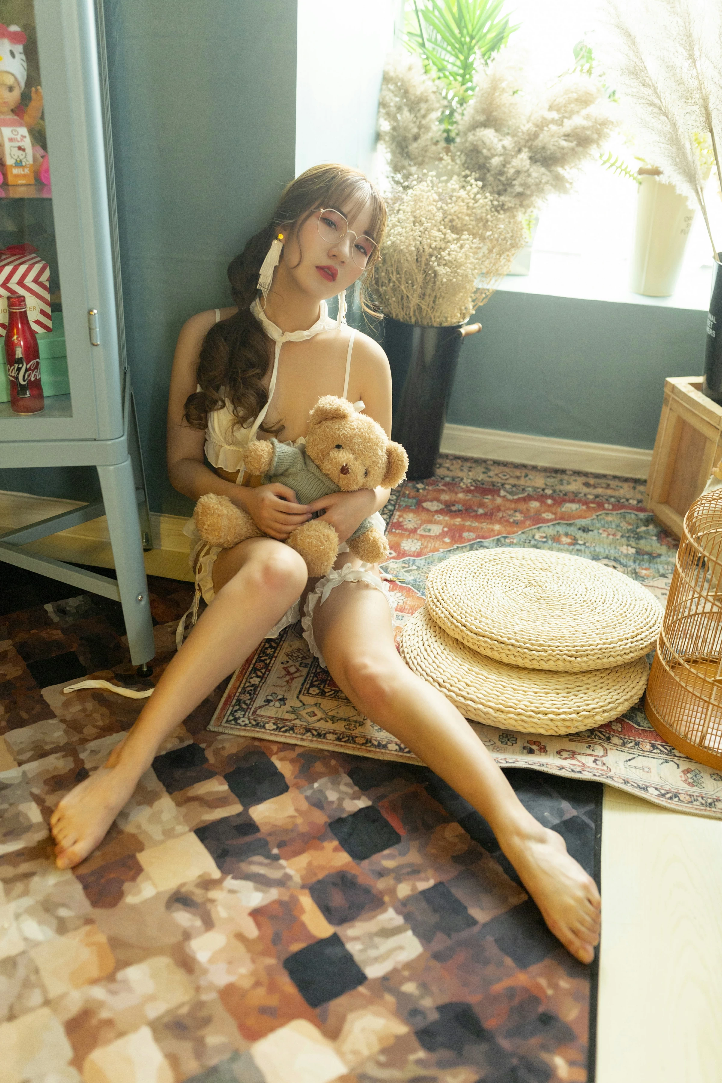 [YALAYI雅拉伊]No.298 老师的假日 顾盼兮 白色情趣内衣性感私房写真集第4张