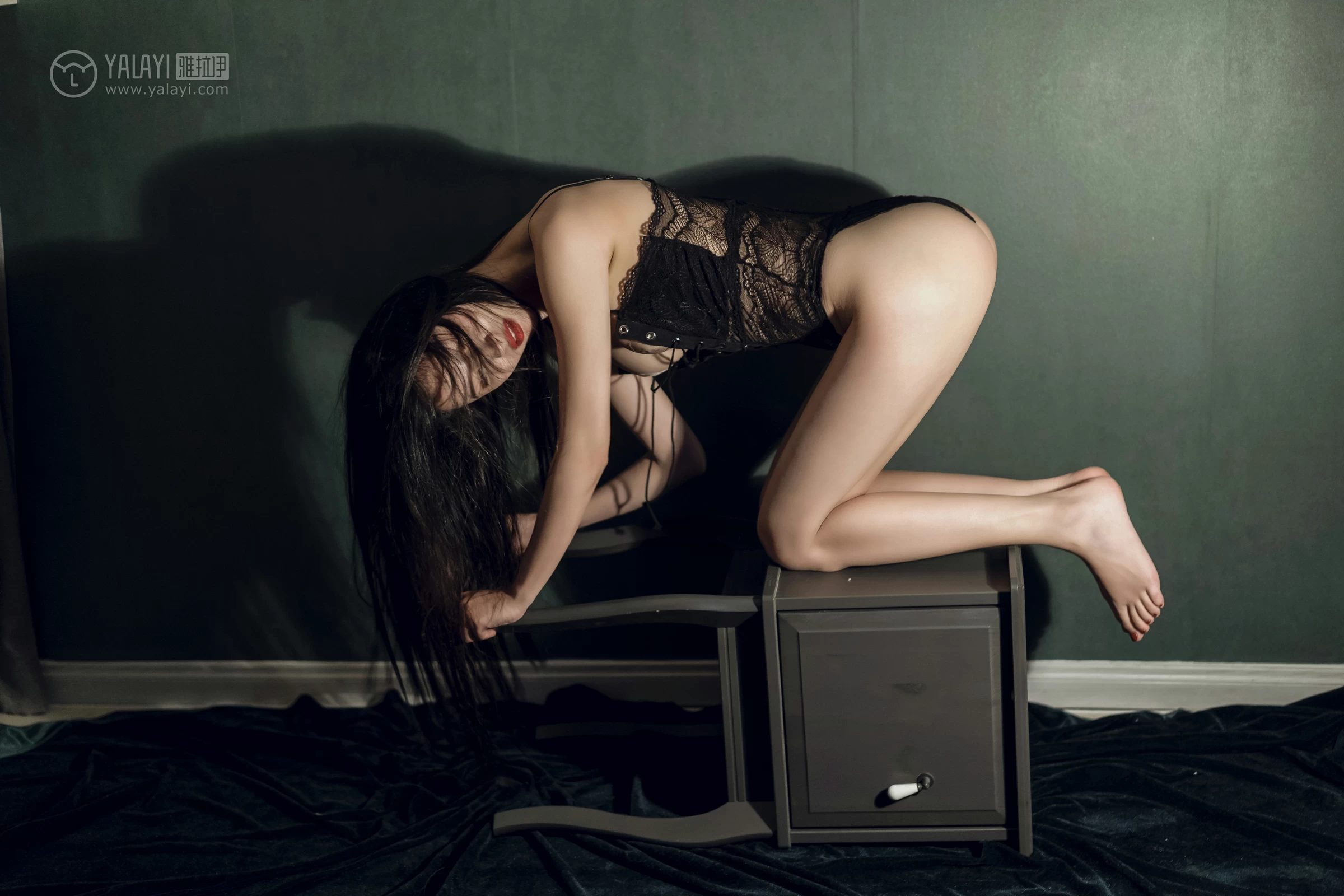 [YALAYI雅拉伊]No.302 挣扎中自我救赎 小竹 黑色镂空情趣内衣性感私房写真集第9张