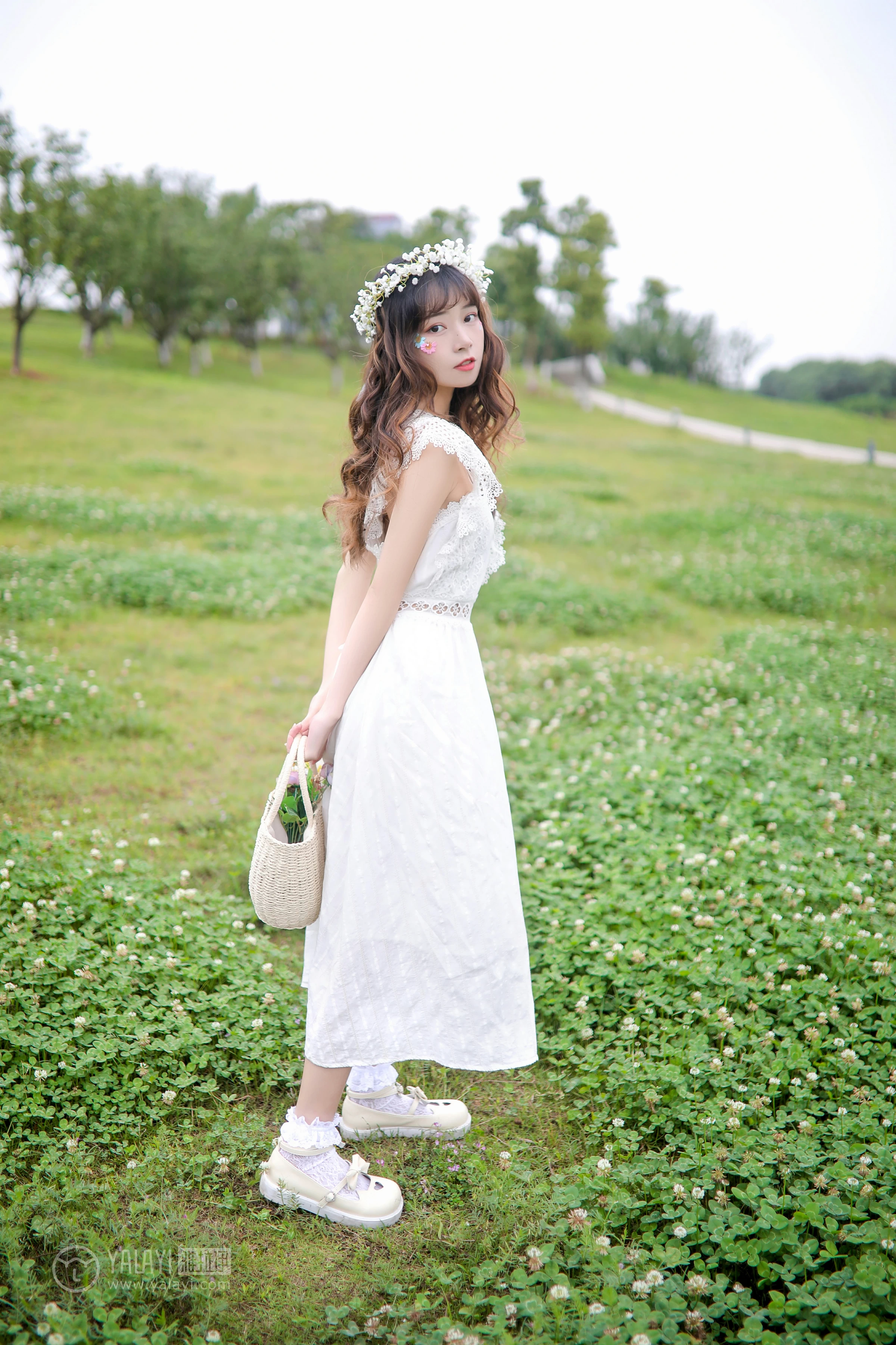 [YALAYI雅拉伊]No.303 花仙 花儿 白色镂空连衣裙与白色芭蕾舞裙性感私房写真集第8张
