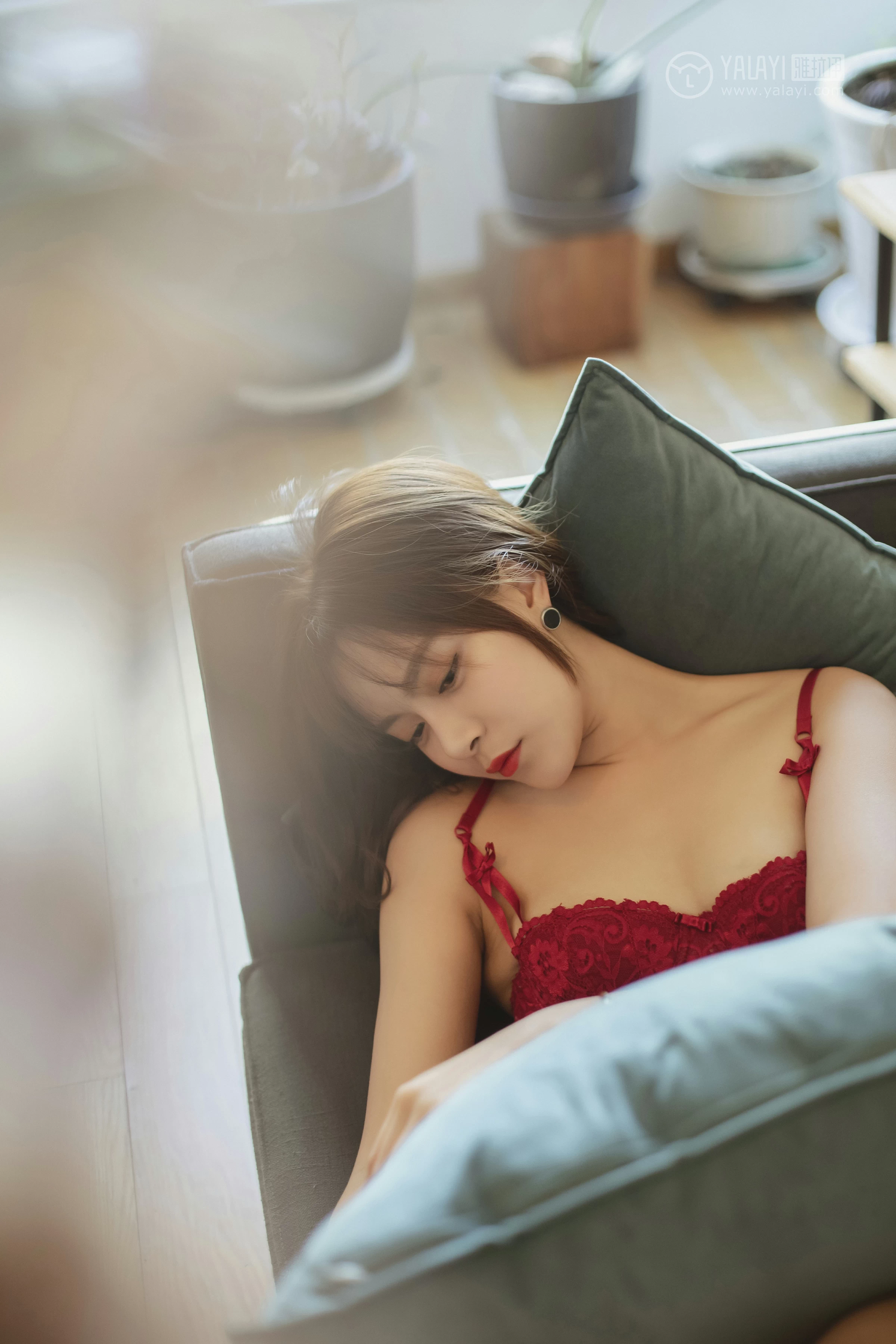 [YALAYI雅拉伊]No.312 私人 芷琳 粉色吊带透视睡衣加红色蕾丝内衣性感私房写真集第5张