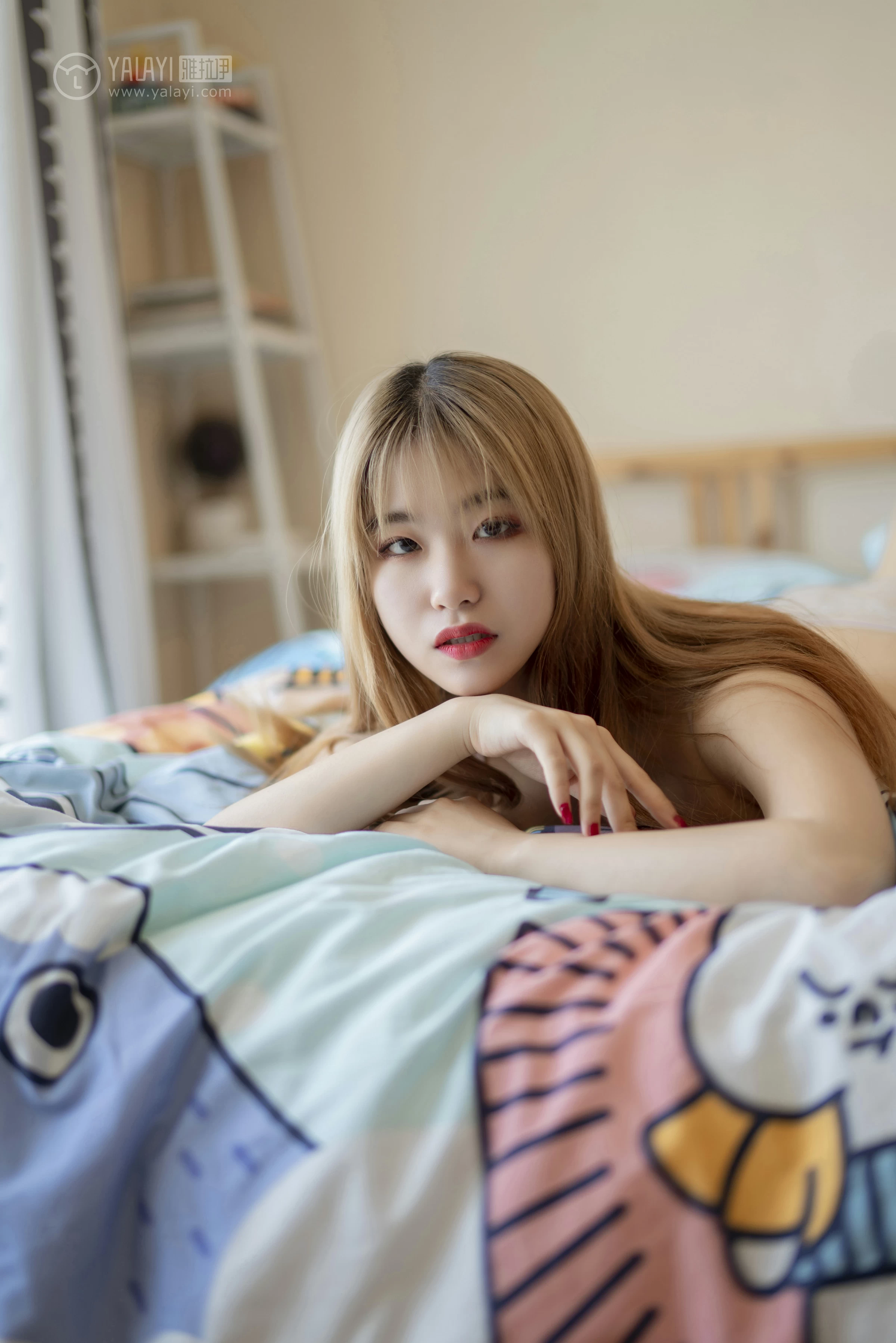 [YALAYI雅拉伊]No.332 宅物语 舒小小 白色蕾丝内衣加透视镂空情趣内裤性感私房写真集第7张