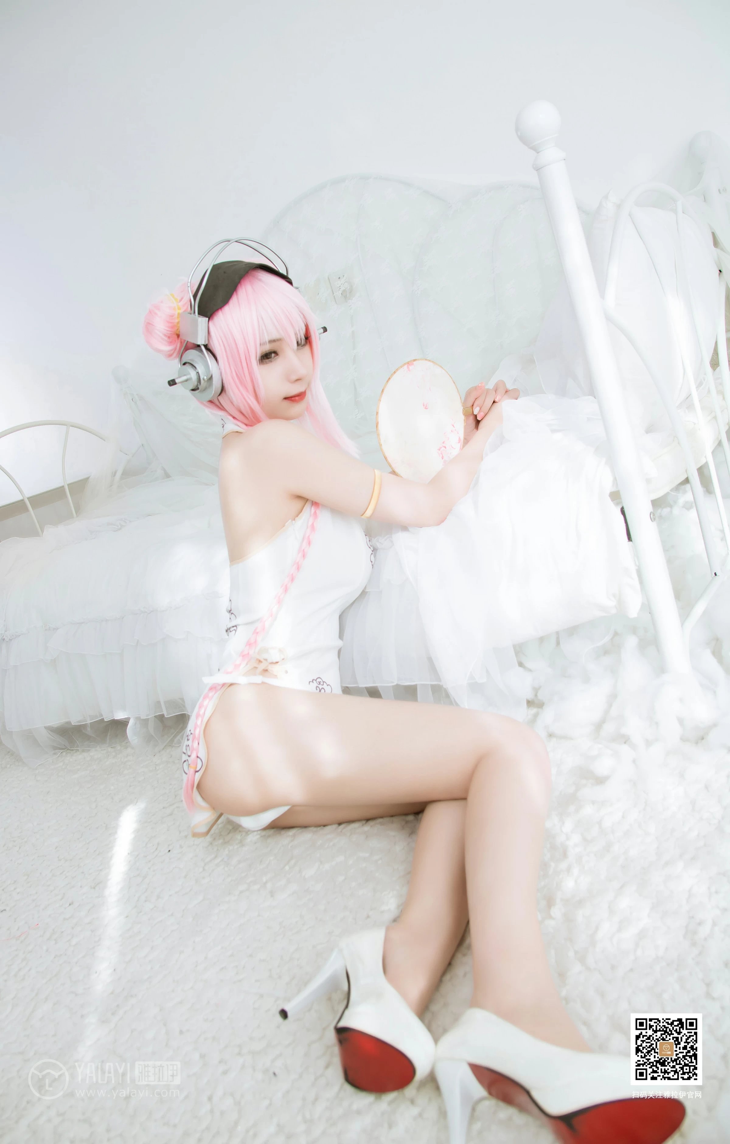 [YALAYI雅拉伊]No.376 超级索尼子 妮子 白色紧身情趣旗袍性感私房写真集第14张