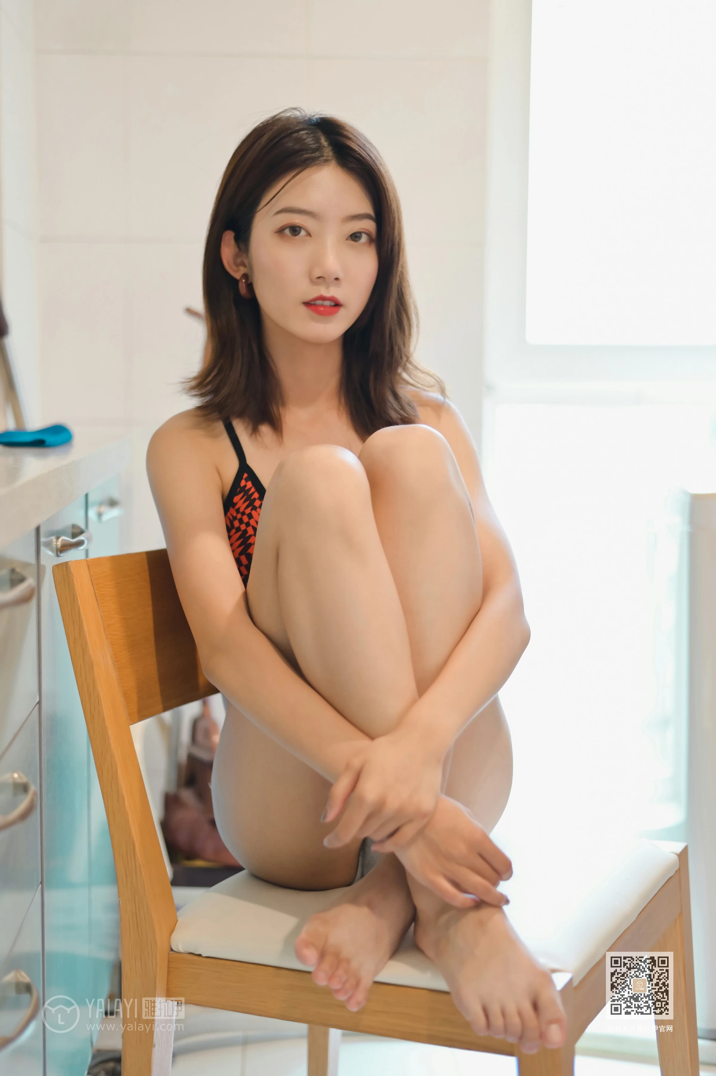 [YALAYI雅拉伊]Vol.434 瑜伽女孩 纹纹 红色运动内衣居家性感私房写真集第4张