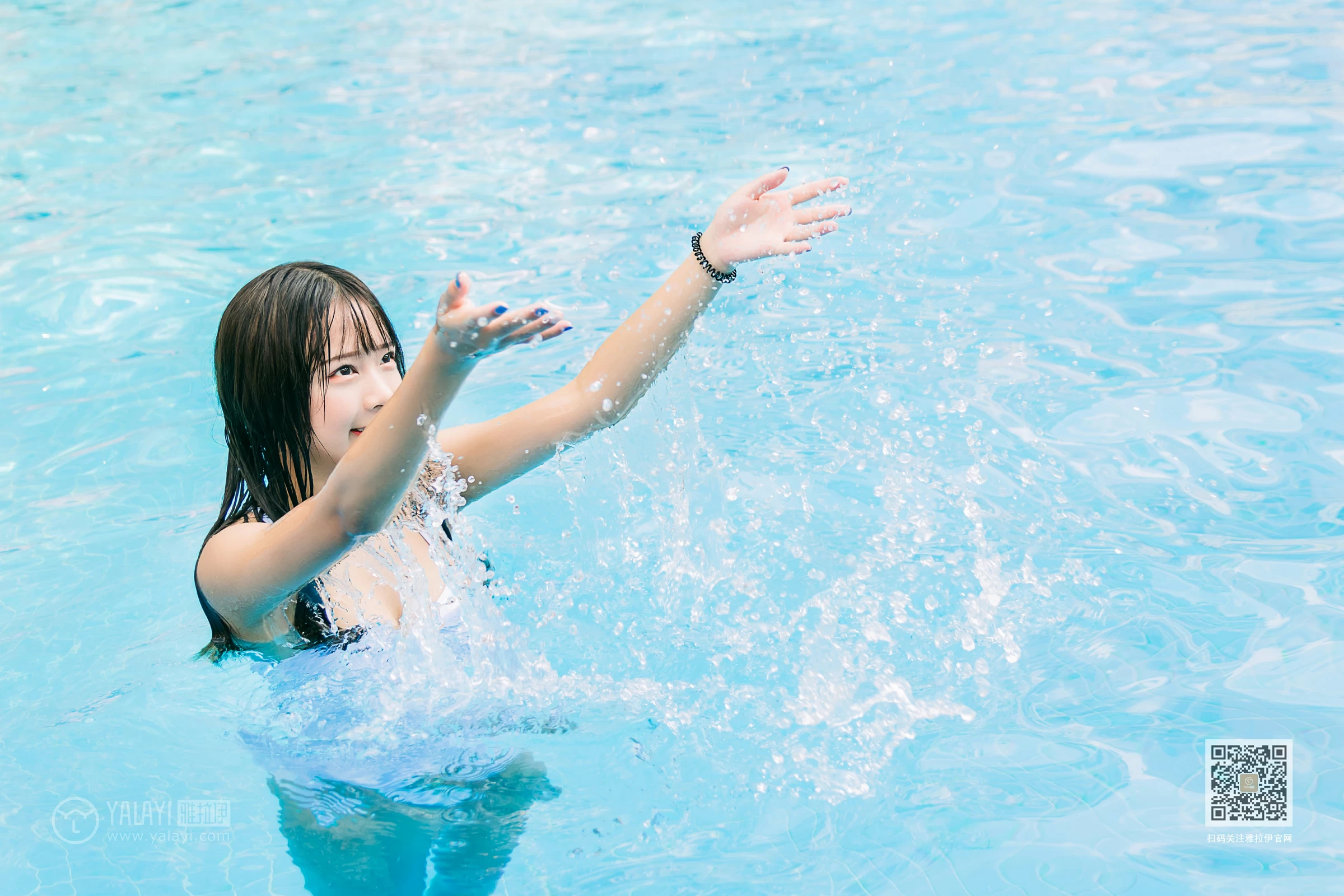 [YALAYI雅拉伊]Vol.437 夏日回憶 阿禾 蓝色连体比基尼泳装性感私房写真集第8张