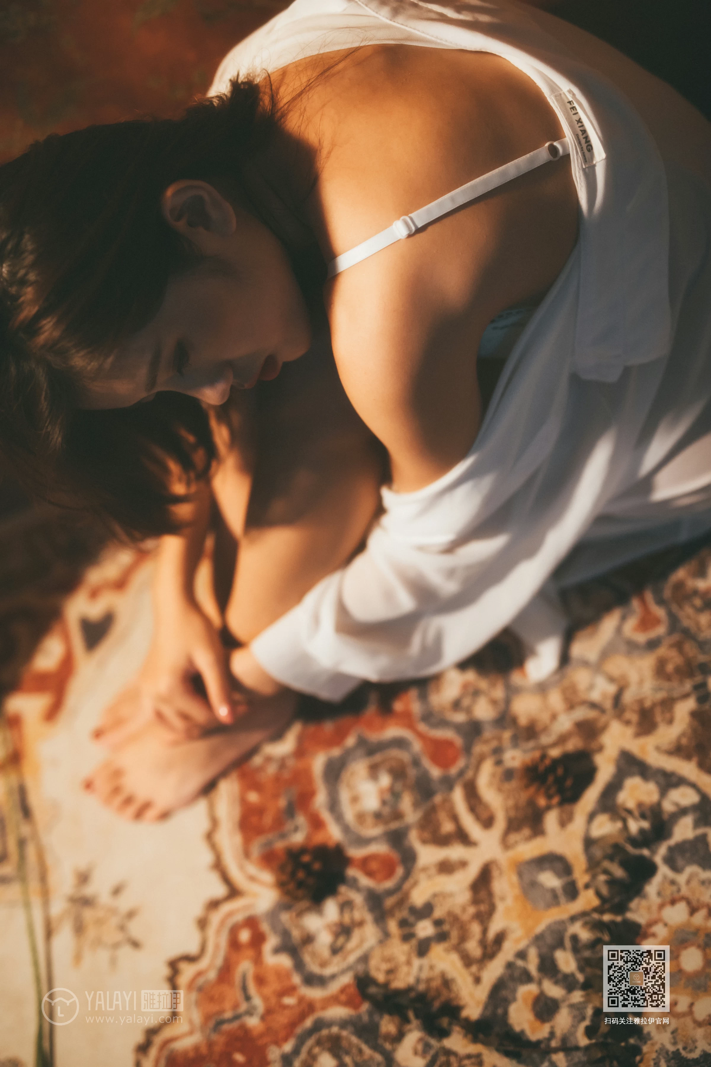 [YALAYI雅拉伊]Vol.442 空房间 小小 白色透视衬衫加白色蕾丝内衣性感私房写真集第4张