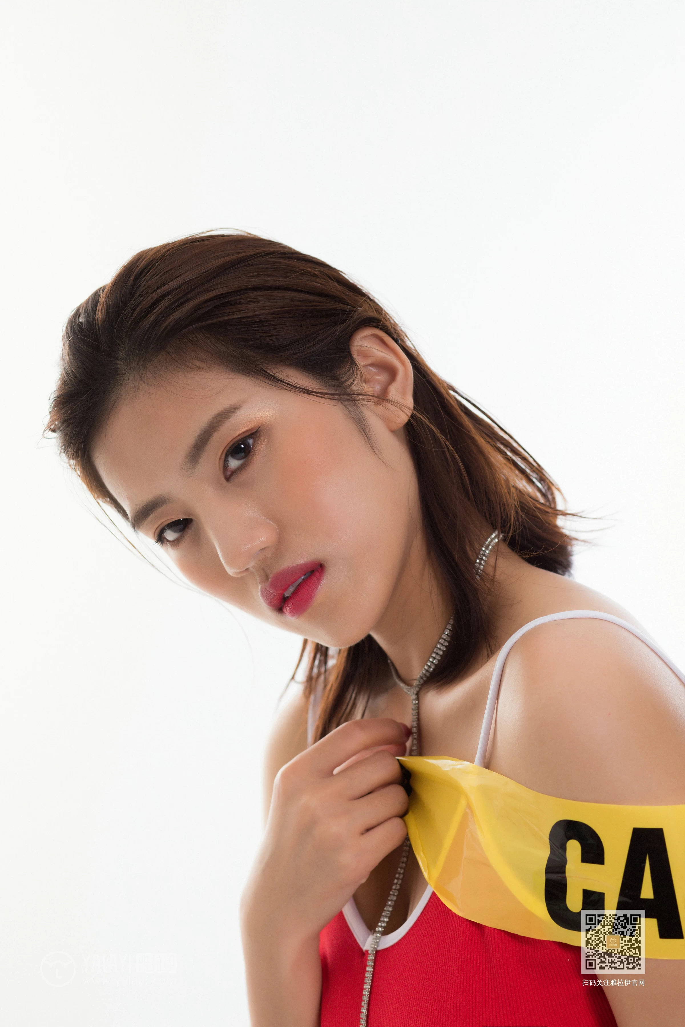 [YALAYI雅拉伊]Vol.499 艺术人生 小小 红色吊带连体运动内衣性感私房写真集第6张