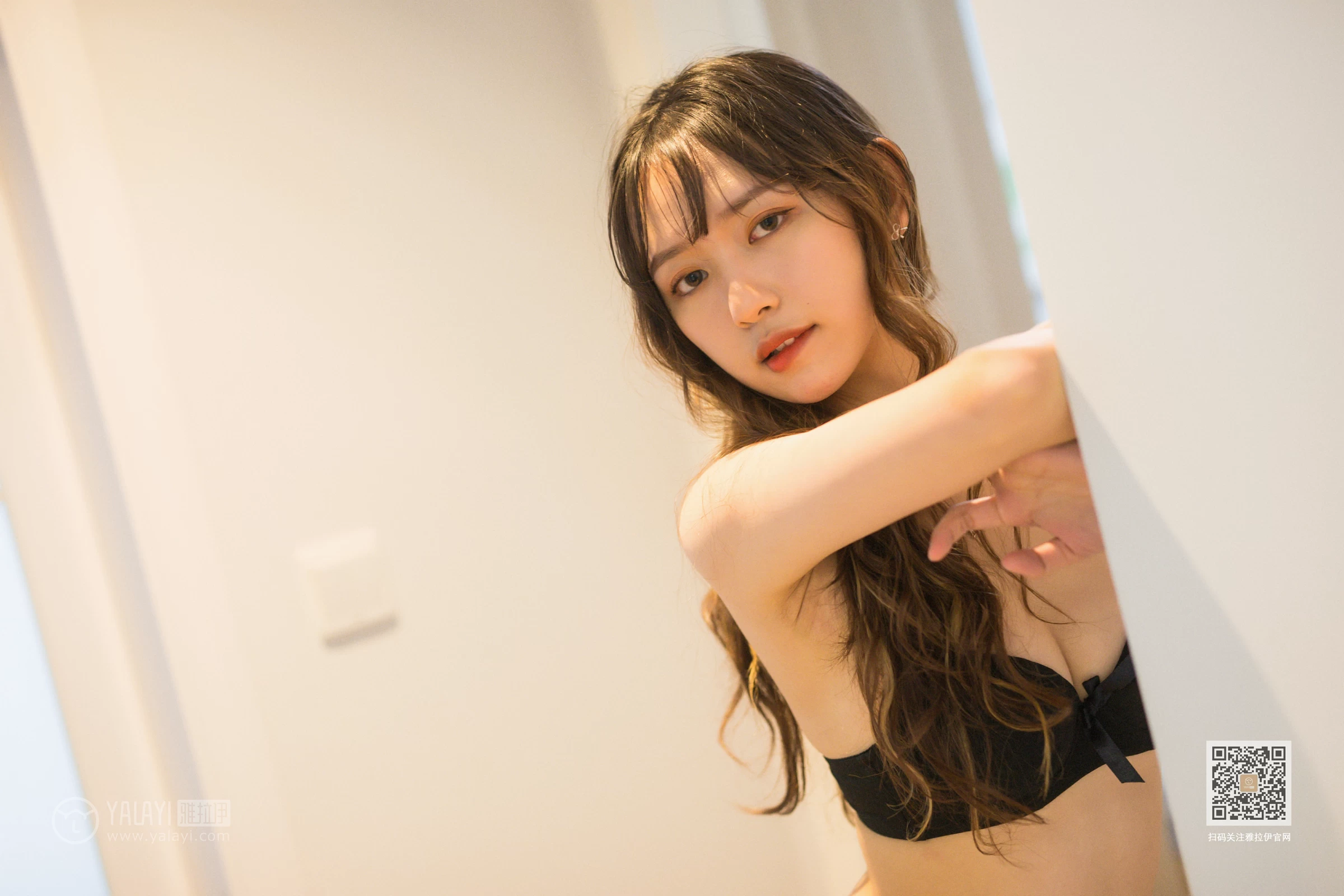 [YALAYI雅拉伊]Vol.506 需要人陪 晓琳 黑色性感内衣居家私房写真集第17张