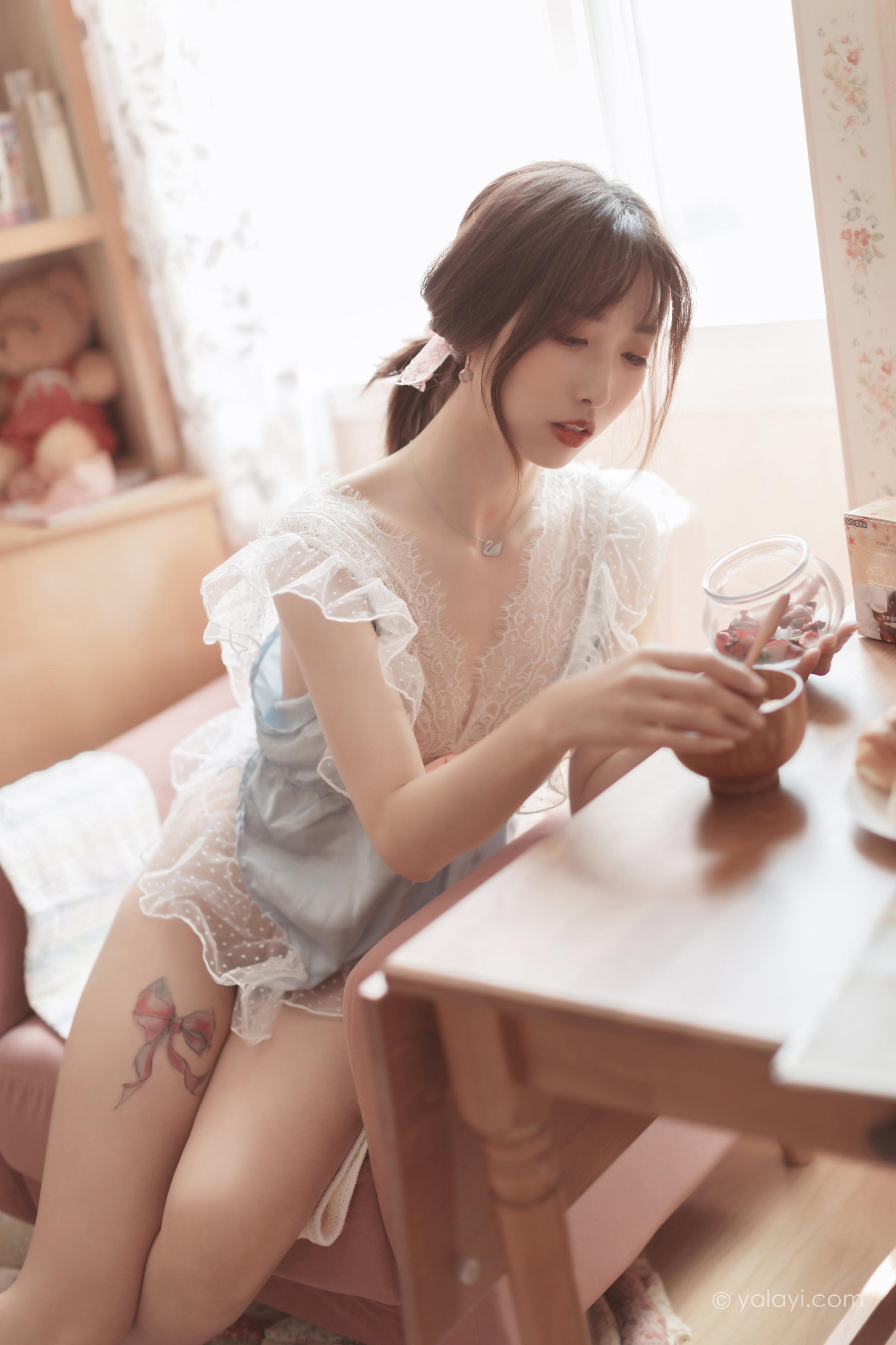 [YALAYI雅拉伊]2022.03.23 佳人有约 佳佳 透视情趣睡衣居家性感私房写真集第3张