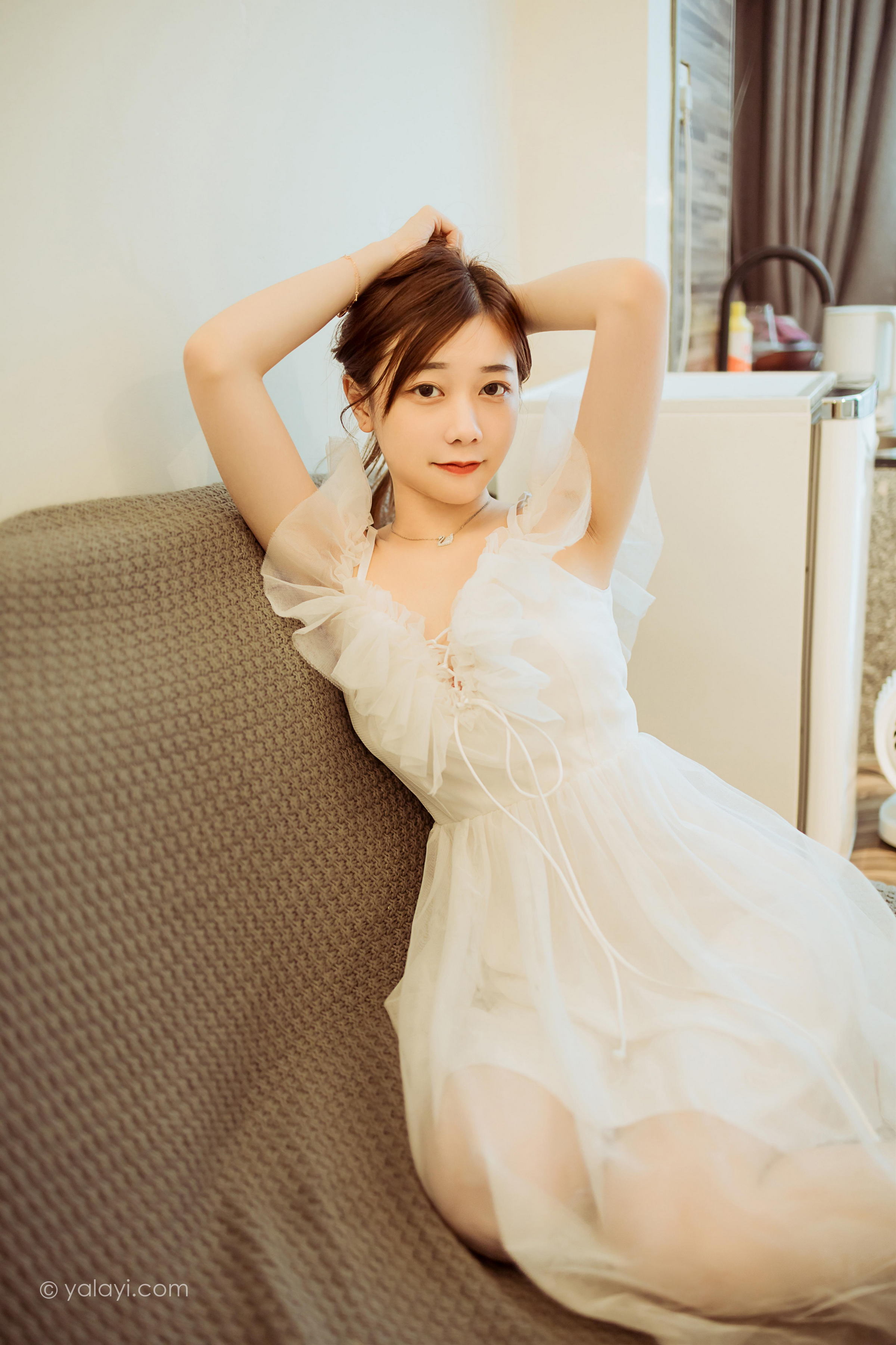[YALAYI雅拉伊]2022.03.25 梦中情人 夜夜 白色吊带透视连衣裙居家性感写真集第10张