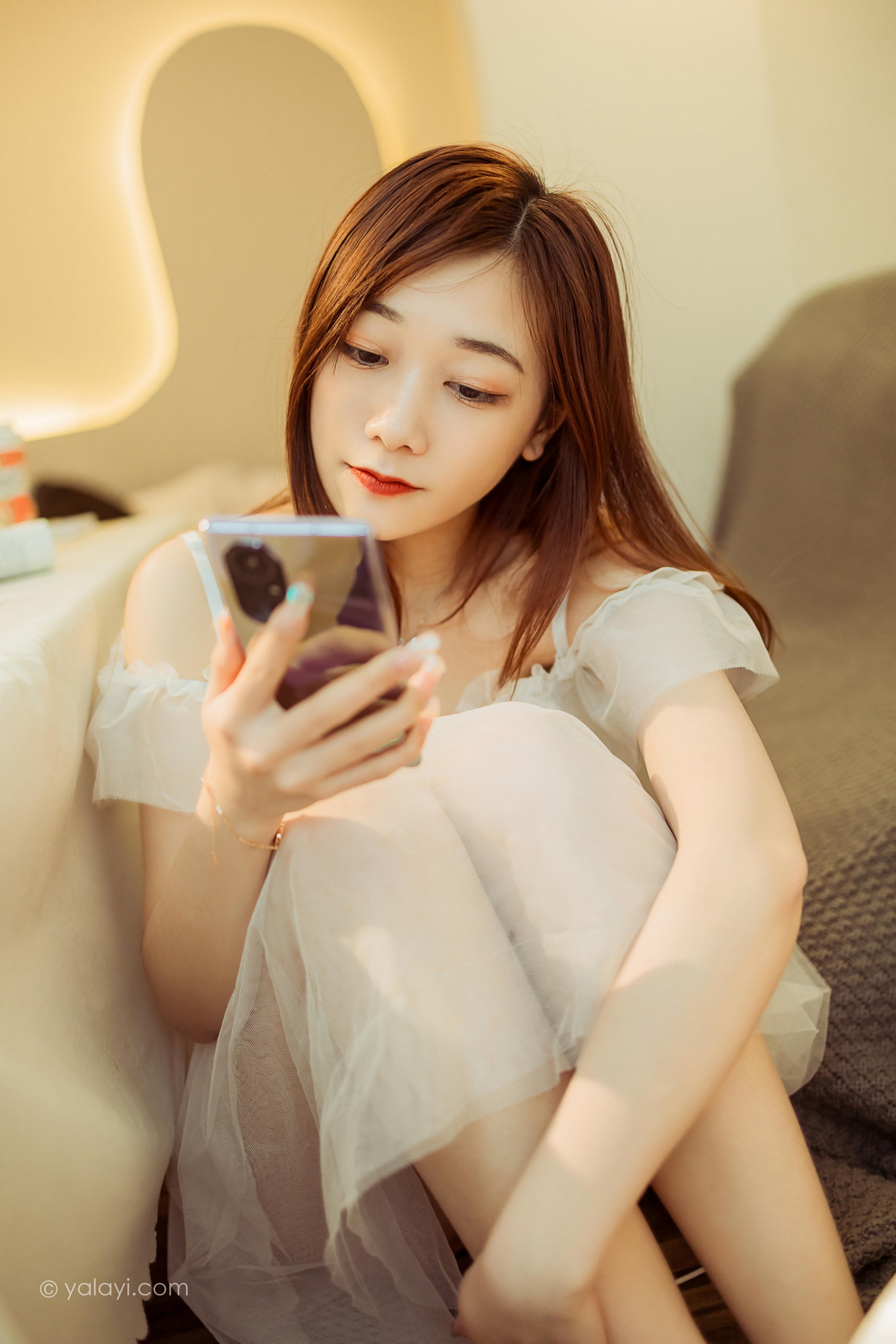 [YALAYI雅拉伊]2022.03.25 梦中情人 夜夜 白色吊带透视连衣裙居家性感写真集第12张