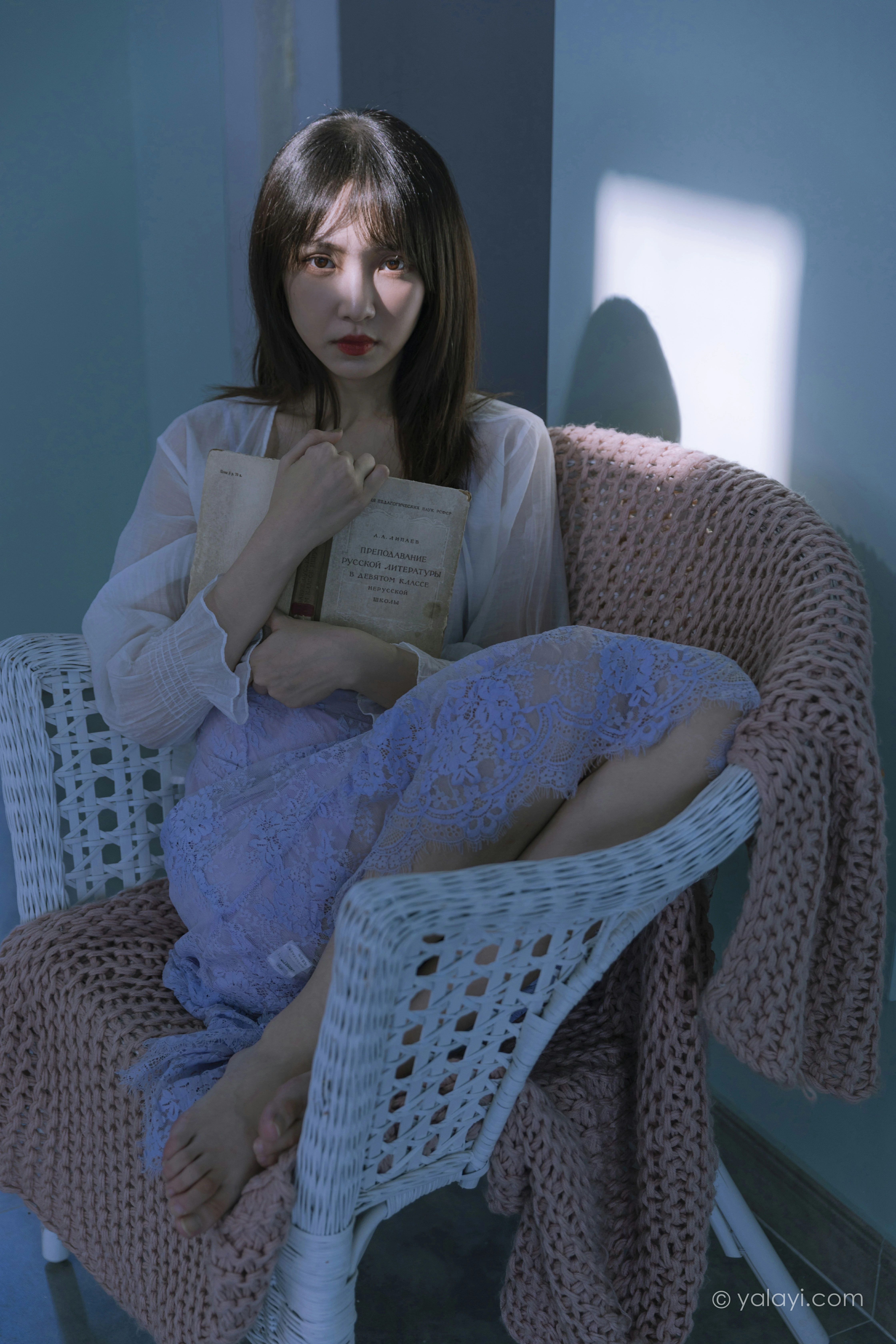 [YALAYI雅拉伊]NO.811 紫色的早晨 妍妍 白色透视蕾丝连衣裙居家私房写真集第1张