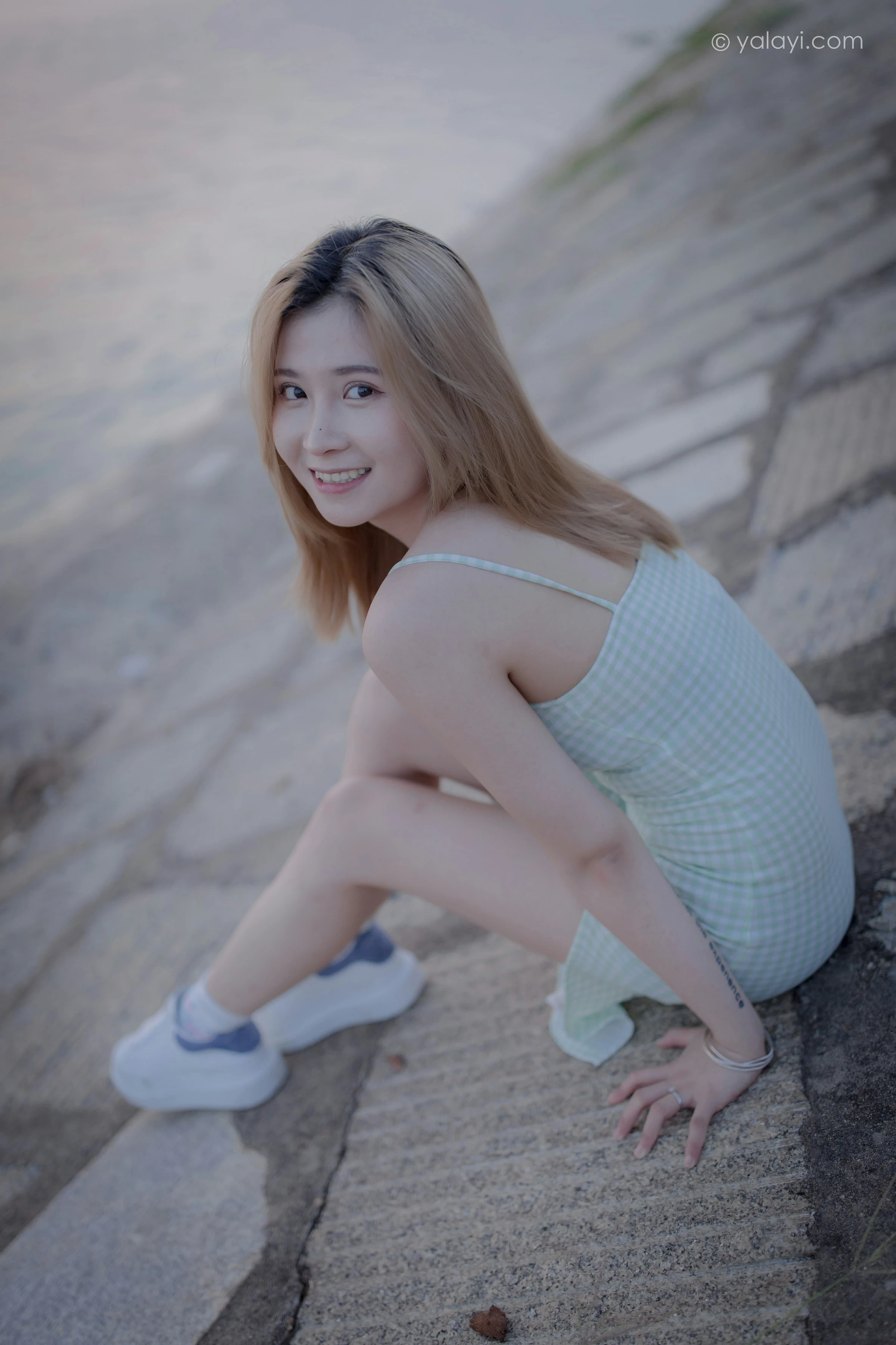 [YALAYI雅拉伊]NO.712 《风继续吹》 梦涵 紧身吊带连衣裙休闲写真第16张