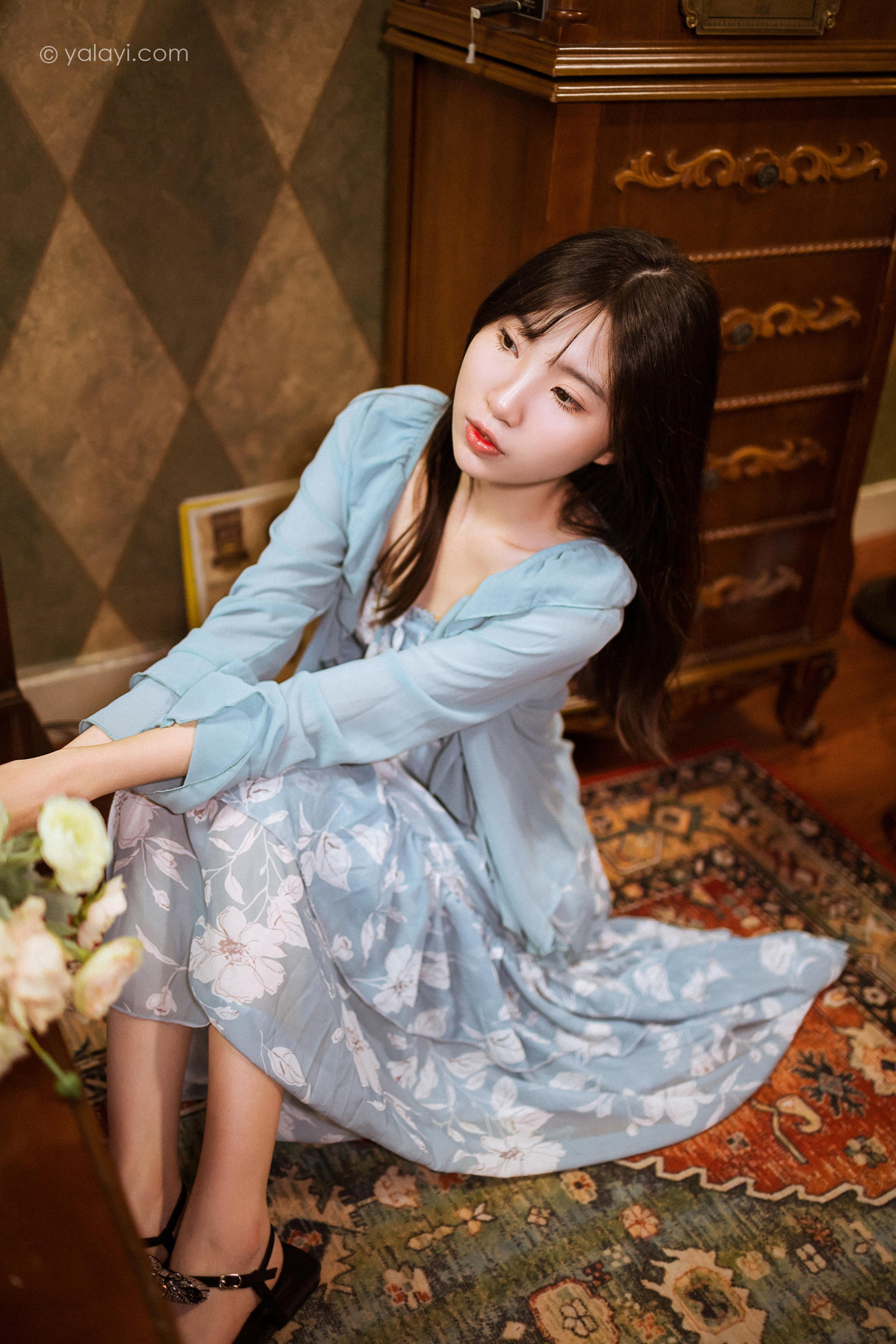 [YALAYI雅拉伊]2022.08.19 一去不复返 小乔 灰色外套加吊带连衣裙清纯写真集第12张