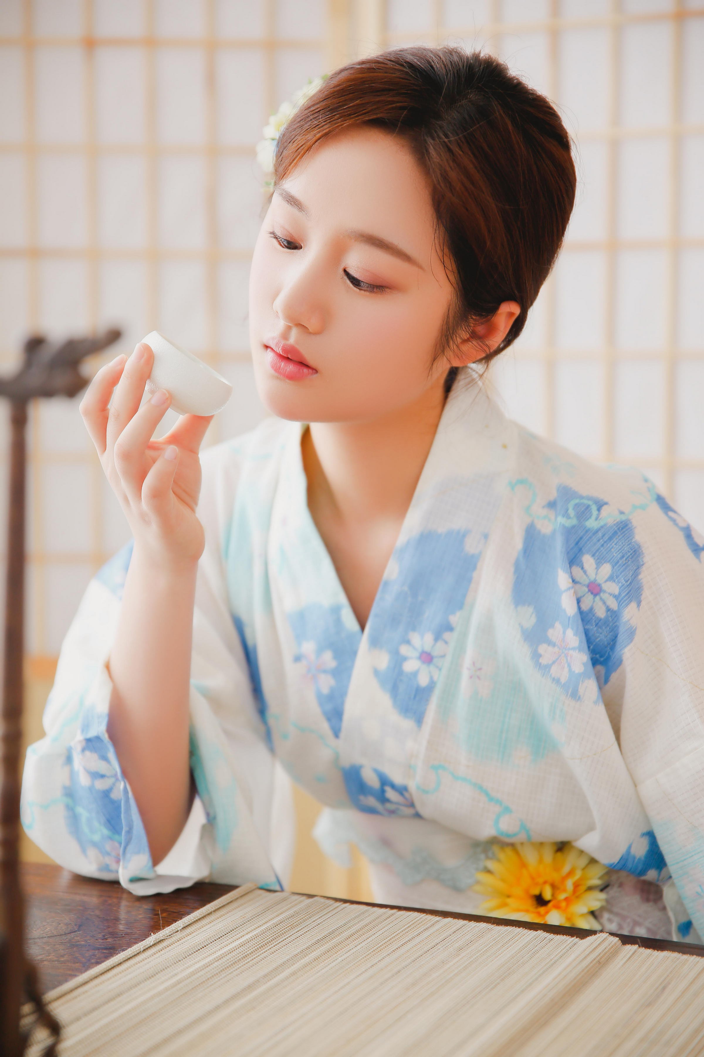 [YALAYI雅拉伊]2022.06.01 希望 清纯少女 白色和服与彩色短袖加牛仔短裤写真集第3张