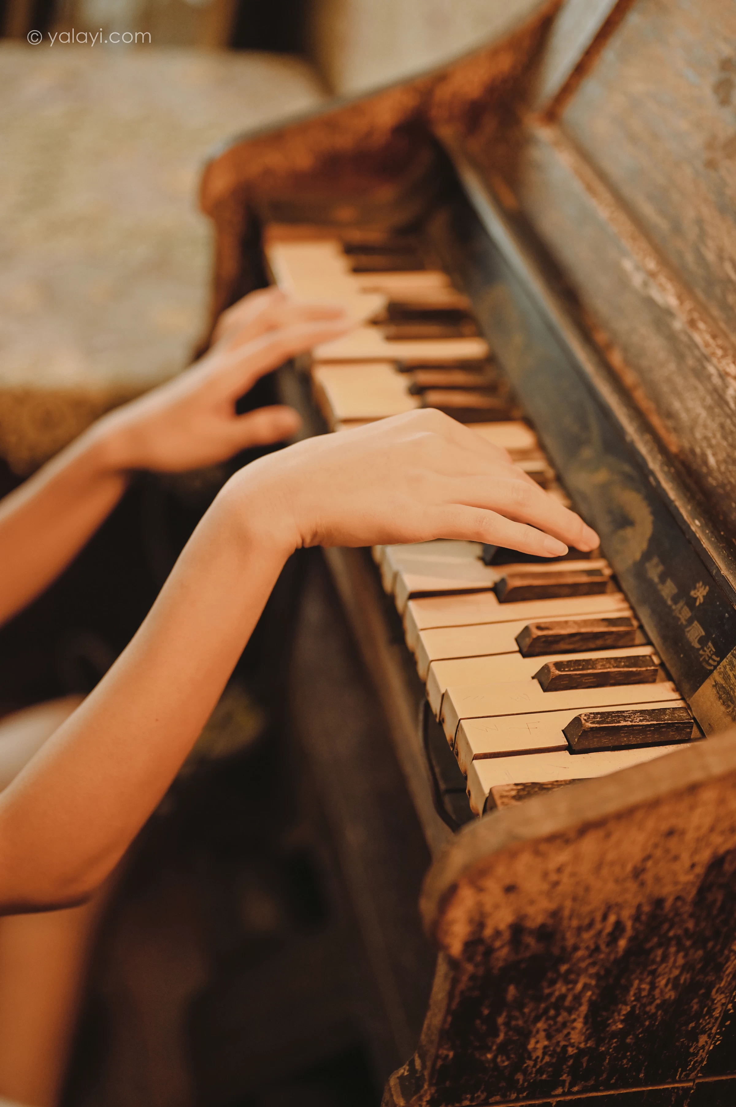 [YALAYI雅拉伊]NO.707 《探香闺》 田也 白色蕾丝内衣居家性感私房写真集第9张