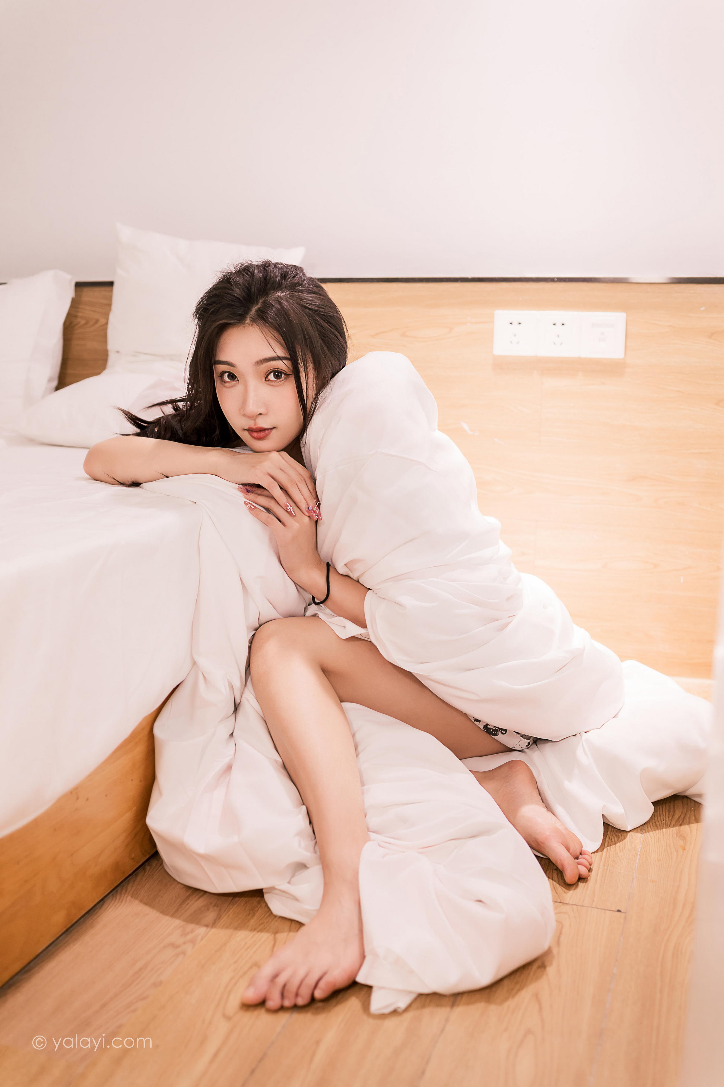 [YALAYI雅拉伊]2022.07.11 一直爱你 徐小云 白底黑点吊带连衣裙居家清纯写真集第13张