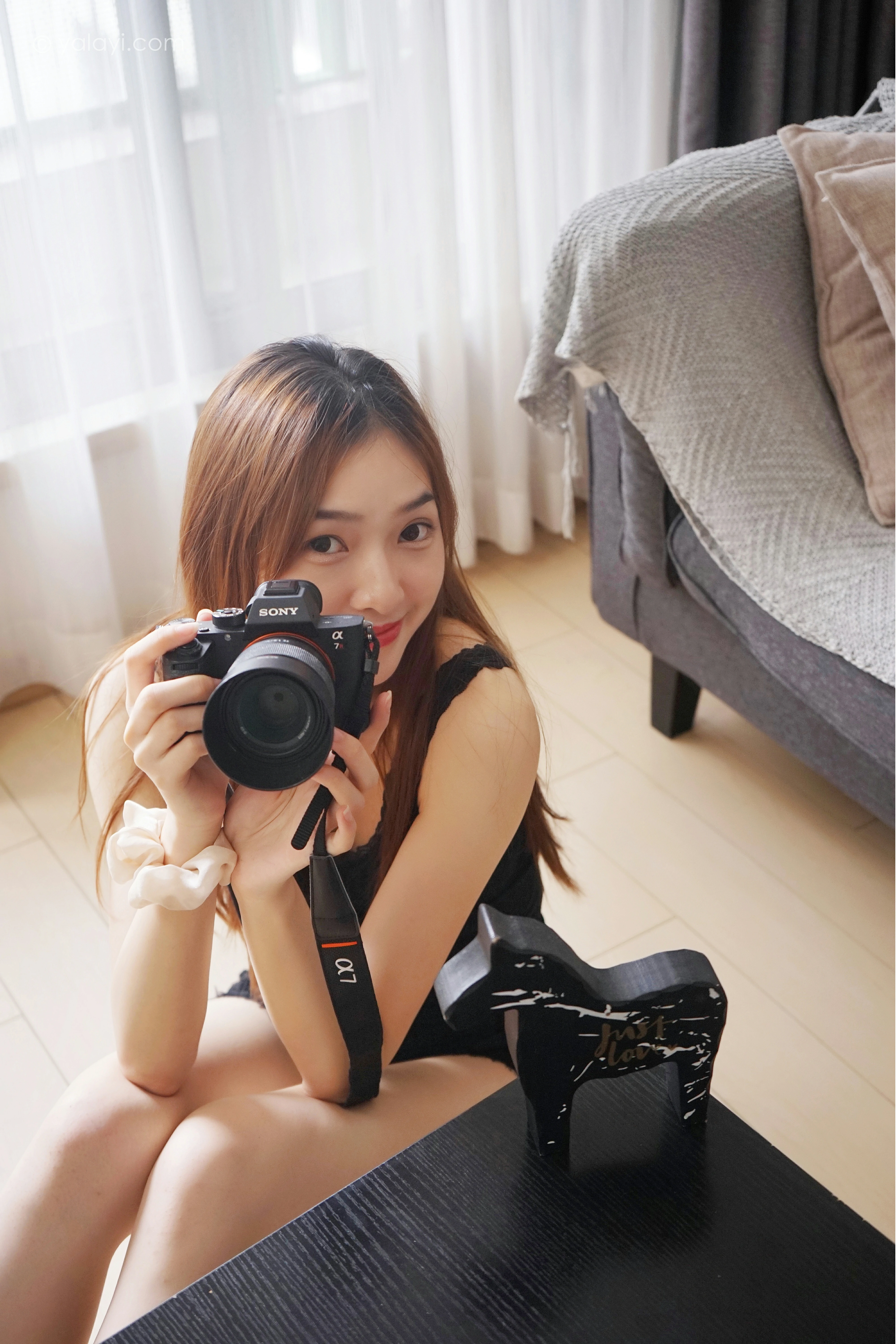 [YALAYI雅拉伊]NO.856 新晋摄影师 梦媛 黑色背心加蕾丝短裤性感写真集第9张